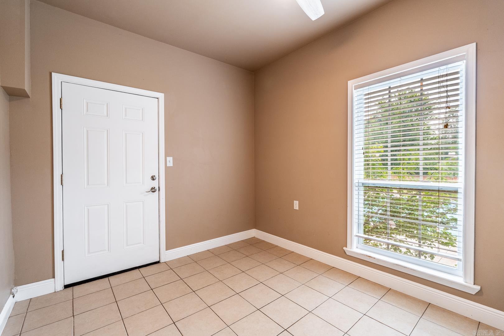 Falcon Crest - Residential