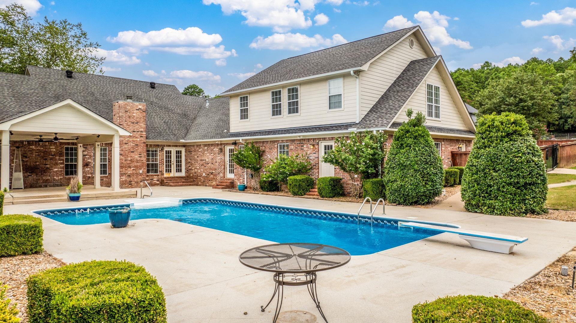 Falcon Crest - Residential