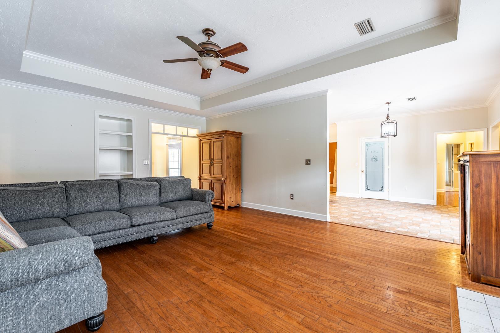 Falcon Crest - Residential