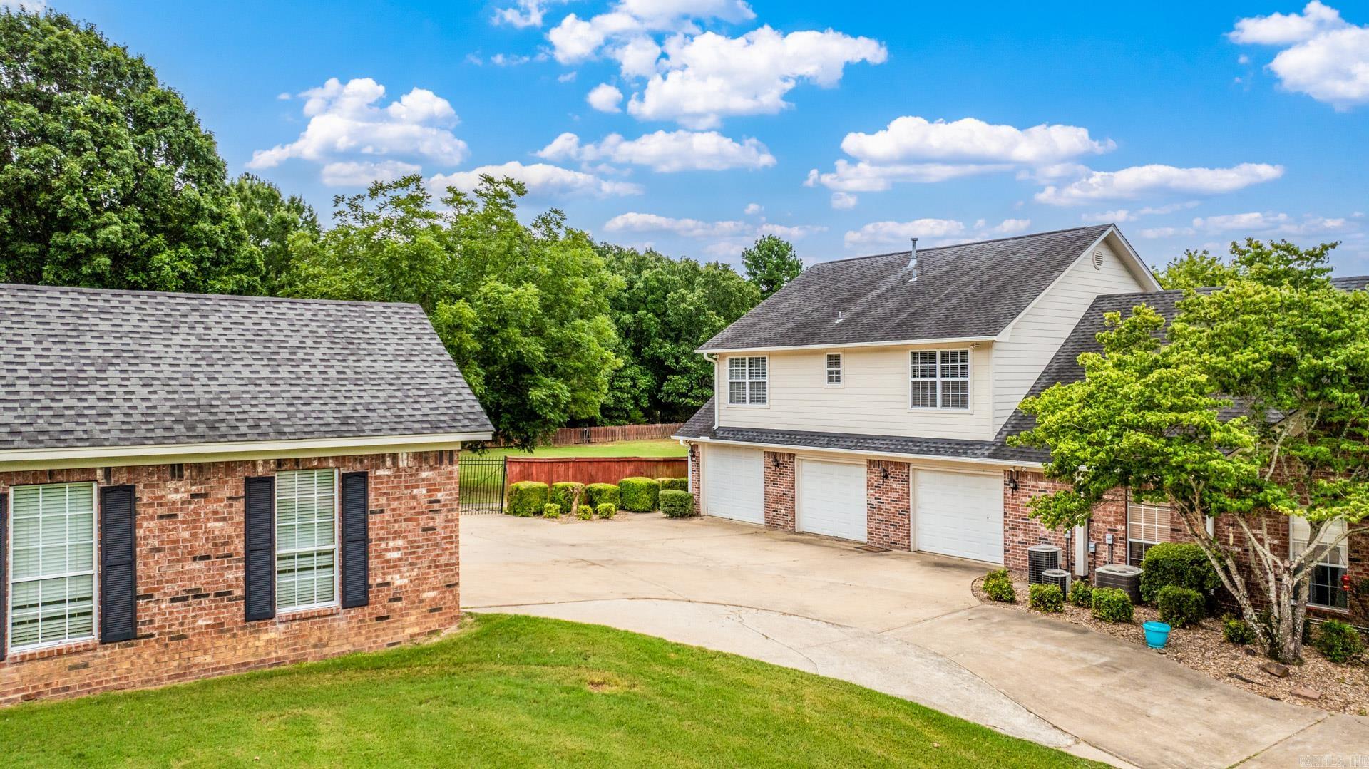 Falcon Crest - Residential