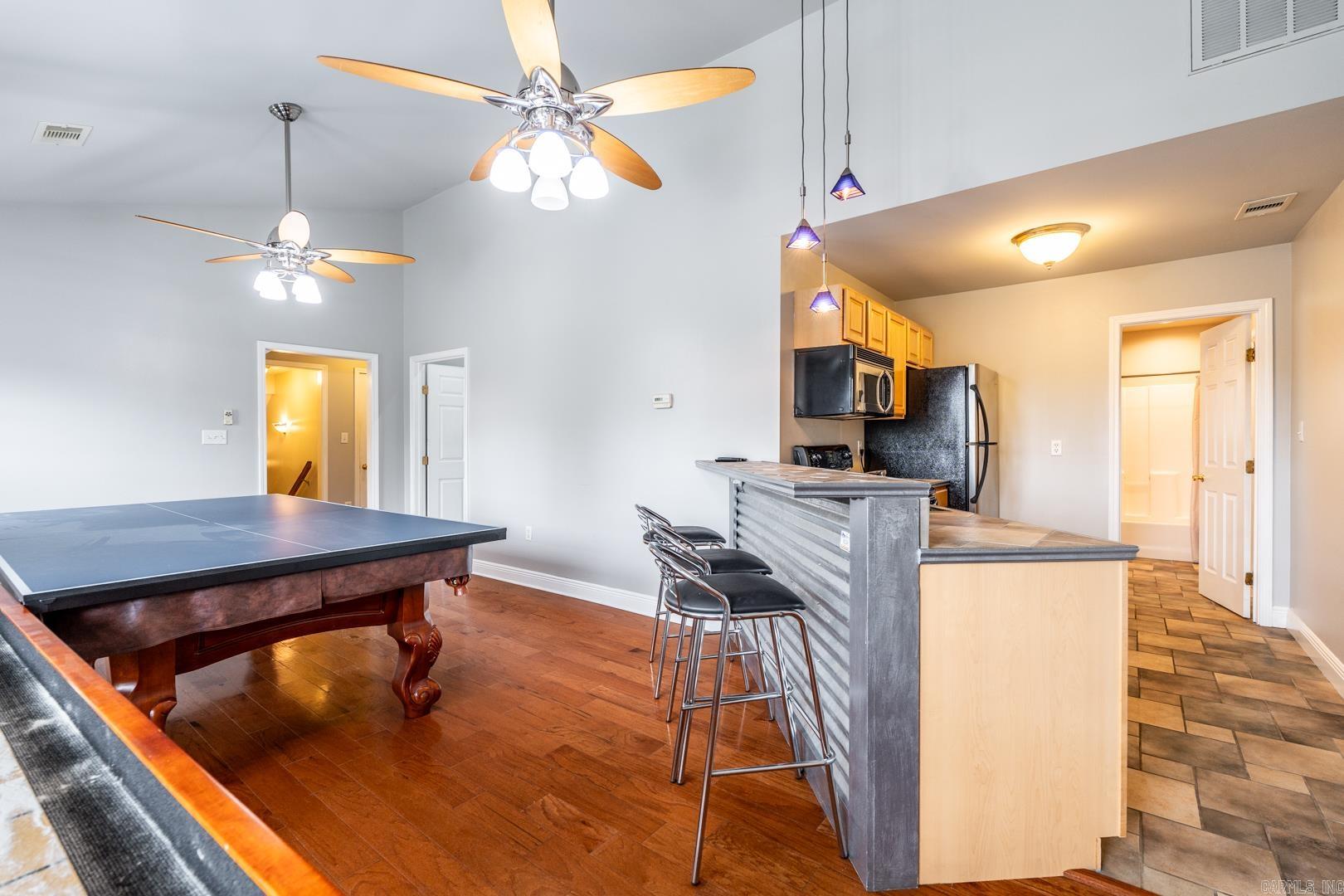 Falcon Crest - Residential