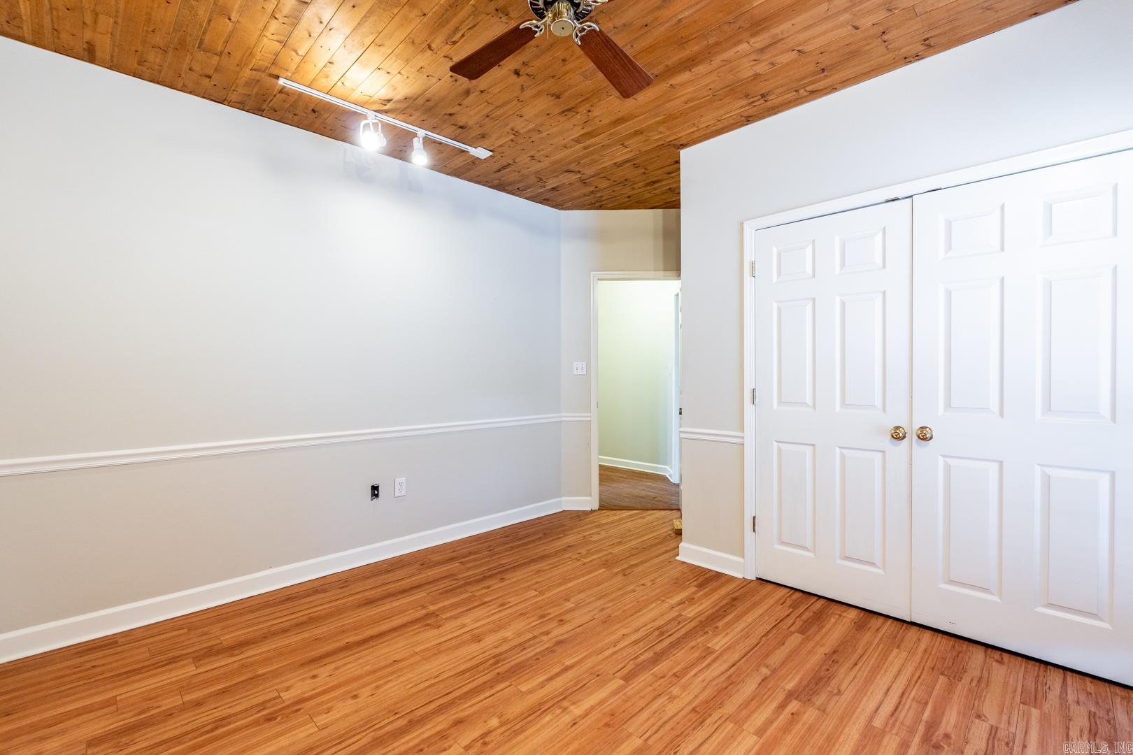 Falcon Crest - Residential