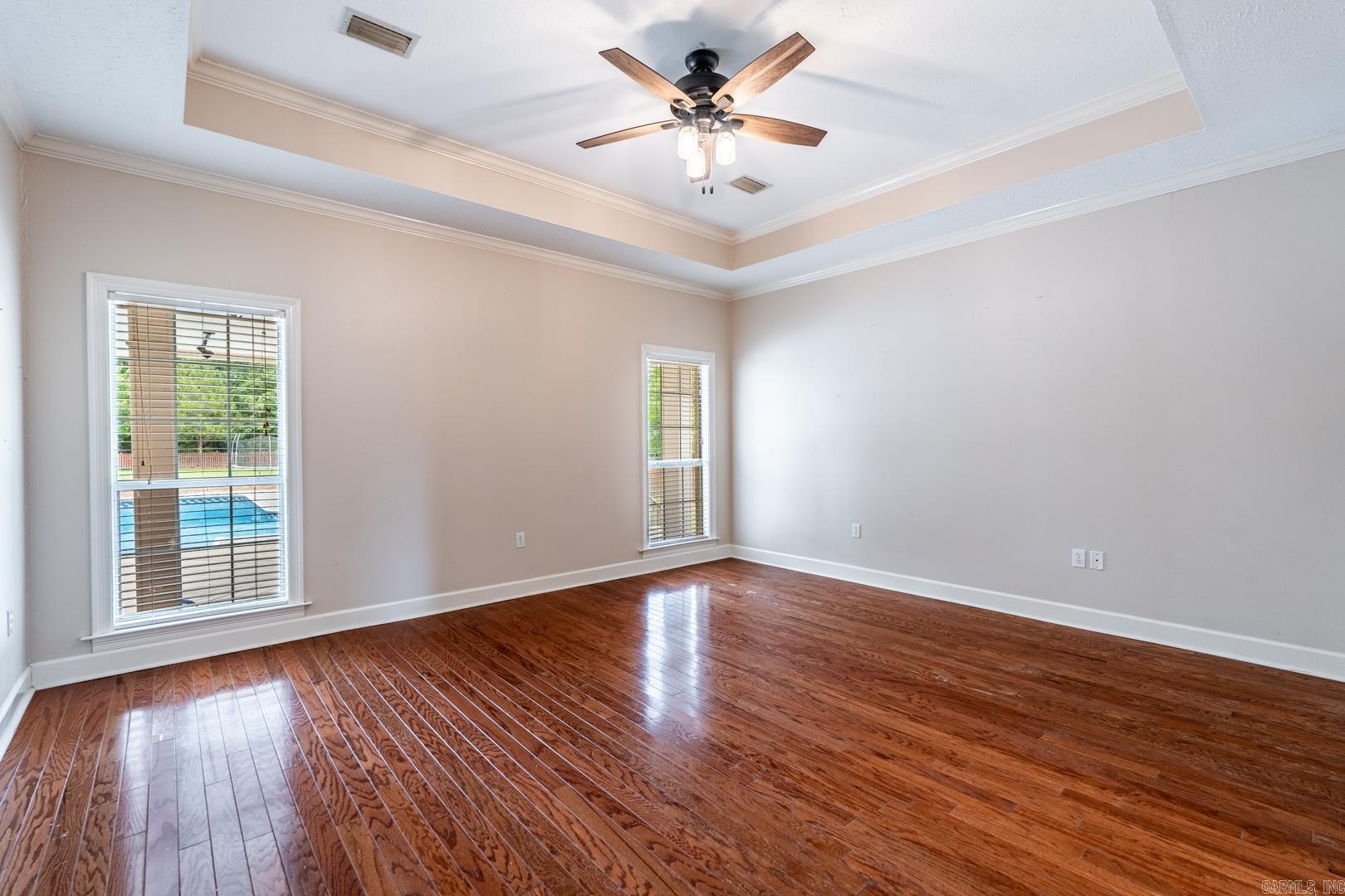 Falcon Crest - Residential