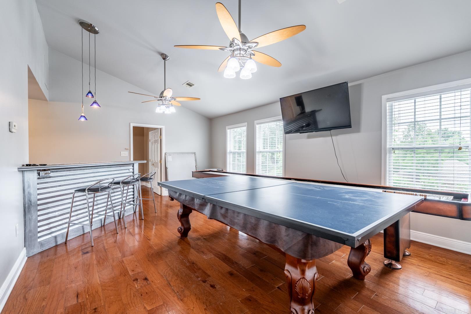 Falcon Crest - Residential