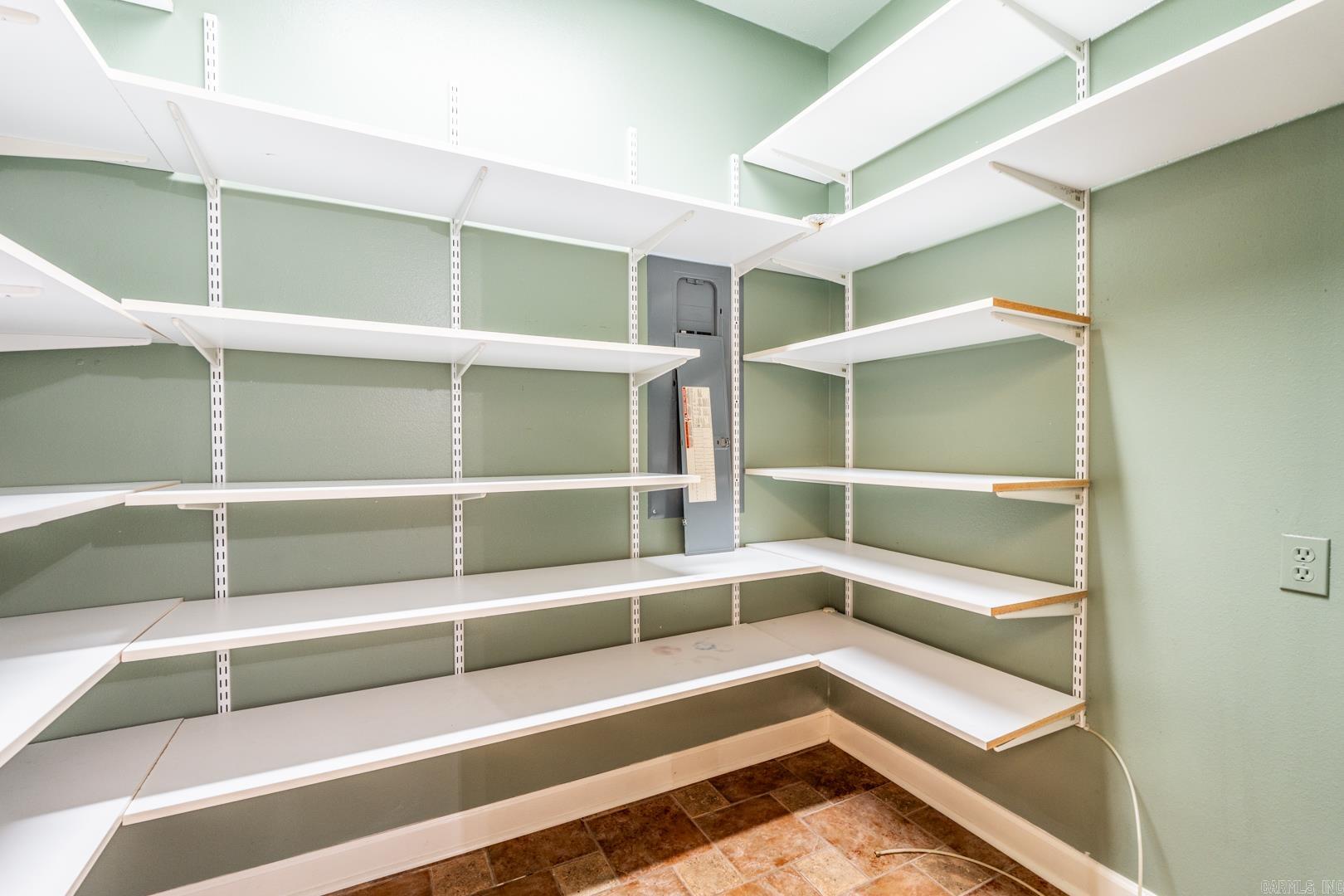 Falcon Crest - Residential