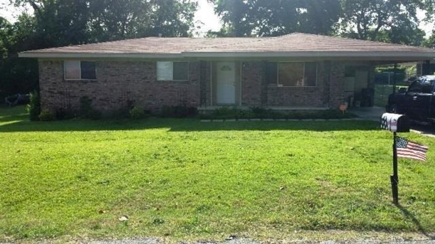 Well maintained 3 bedroom, 1.5 bath brick home on large lot. Backyard has patio area & large storage building. Close to the school, shopping and bypass.