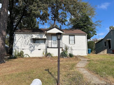 Photo of 4608 Grand Avenue, Little Rock, AR 72204 (MLS # 26015783)