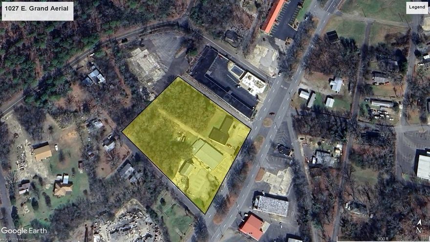 Grow your business here. Show room / offices, shop and an entire city block of land. This property would make a great service type business i.e. Plumber, HVAC, Electrician etc. or Retail location.