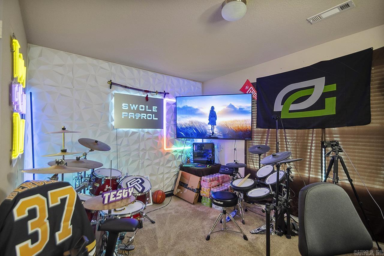 WOODLANDS EDGE - Residential