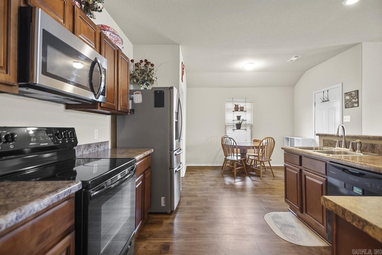 WOODLANDS EDGE - Residential