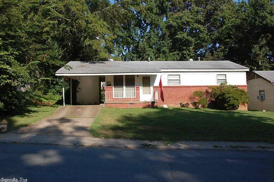 THIS IS A GREAT LITTLE FIXER UPPER....FOR THE INVESTOR OR FIRST TIME BUYER.....TO BE SOLD AS IS WITH NO REPAIRS.....*AGENTS SEE REMARKS