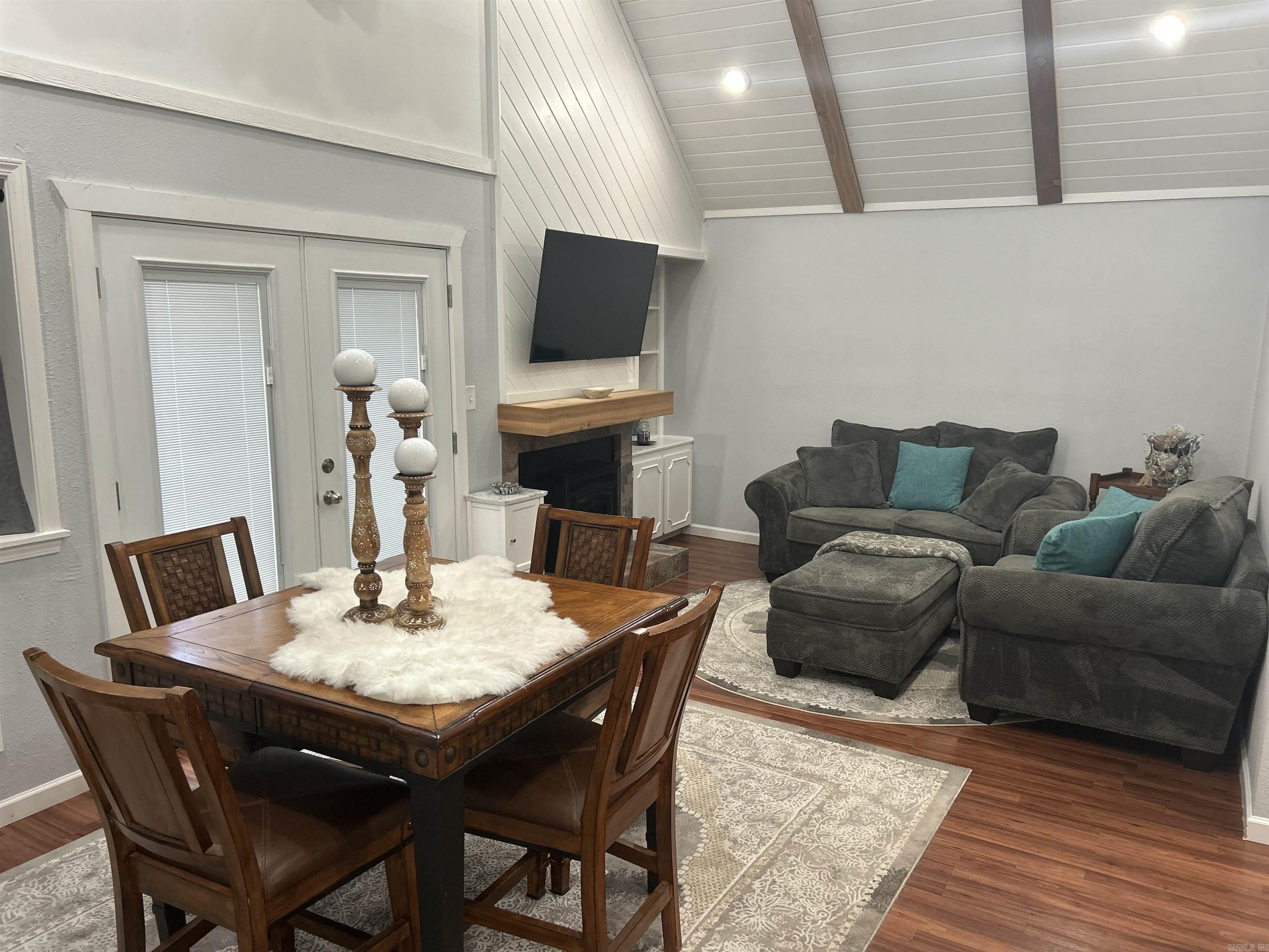 SHADOW RIDGE VILLAS - Residential