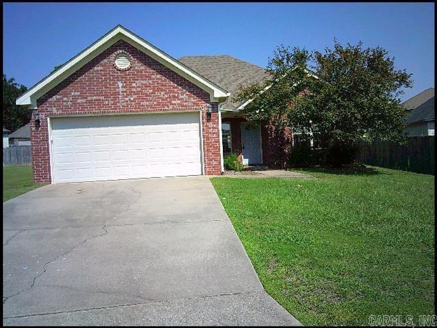 *Beautiful Home In Benton* BEAUTIFUL HOME IN THE PLEASANT FOREST NEIGHBORHOOD!! This 3 Bedroom And 2 Bath Home Features Over 1300 Sqft! Kitchen Features An Electric Range, Refrigerator, Dishwasher, And Disposal! Washer And Dryer Hookups! Fenced In Backyard And Two Car Garage For Parking! PET FRIENDLY!! AVAILABLE NOW!!!<a href='https://raineyrealty.com/virtualtour.php?r=Jtqb13'> Click here for a 360° Virtual Tour</a>