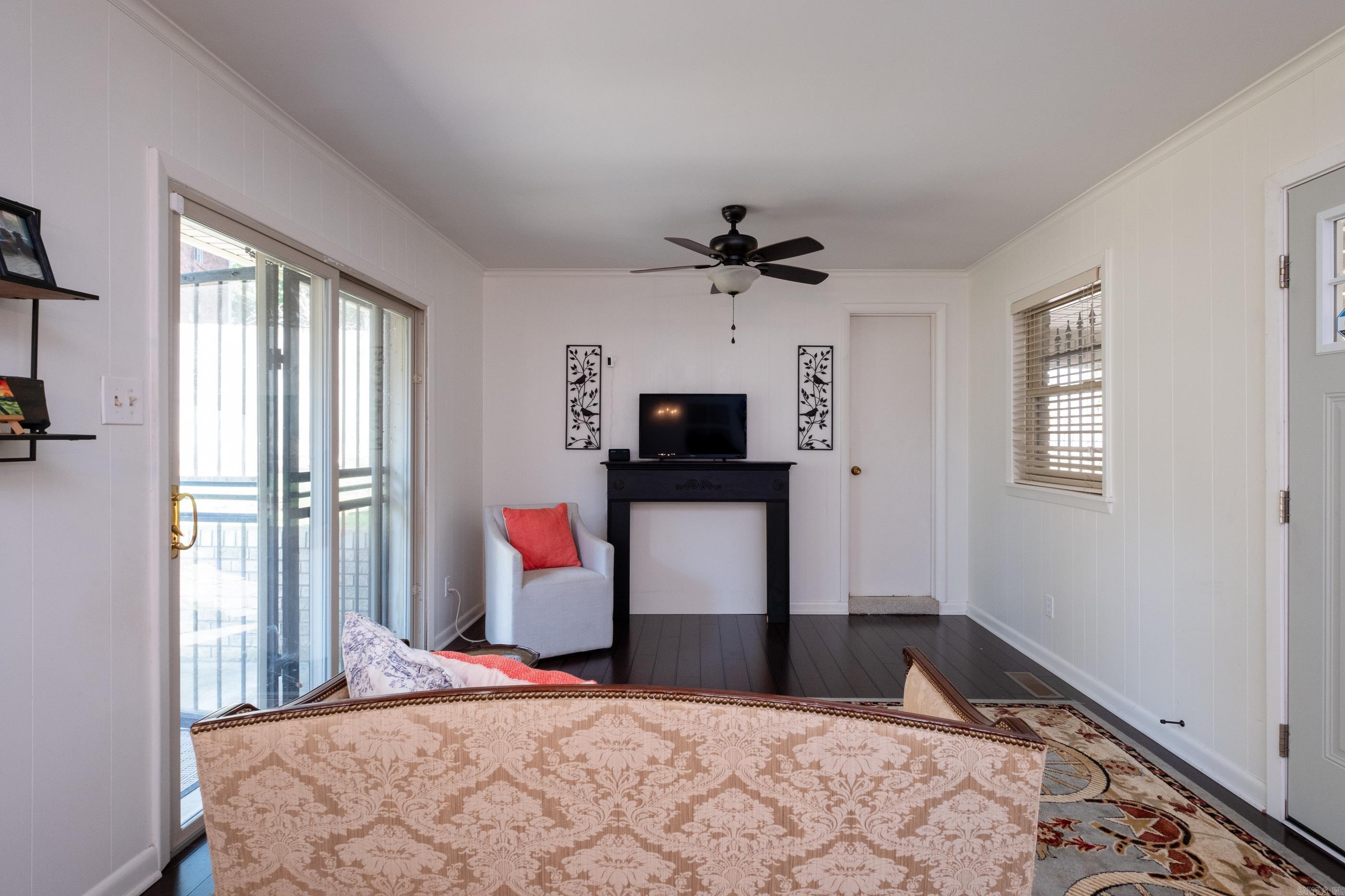 HALL PLAZA - Residential