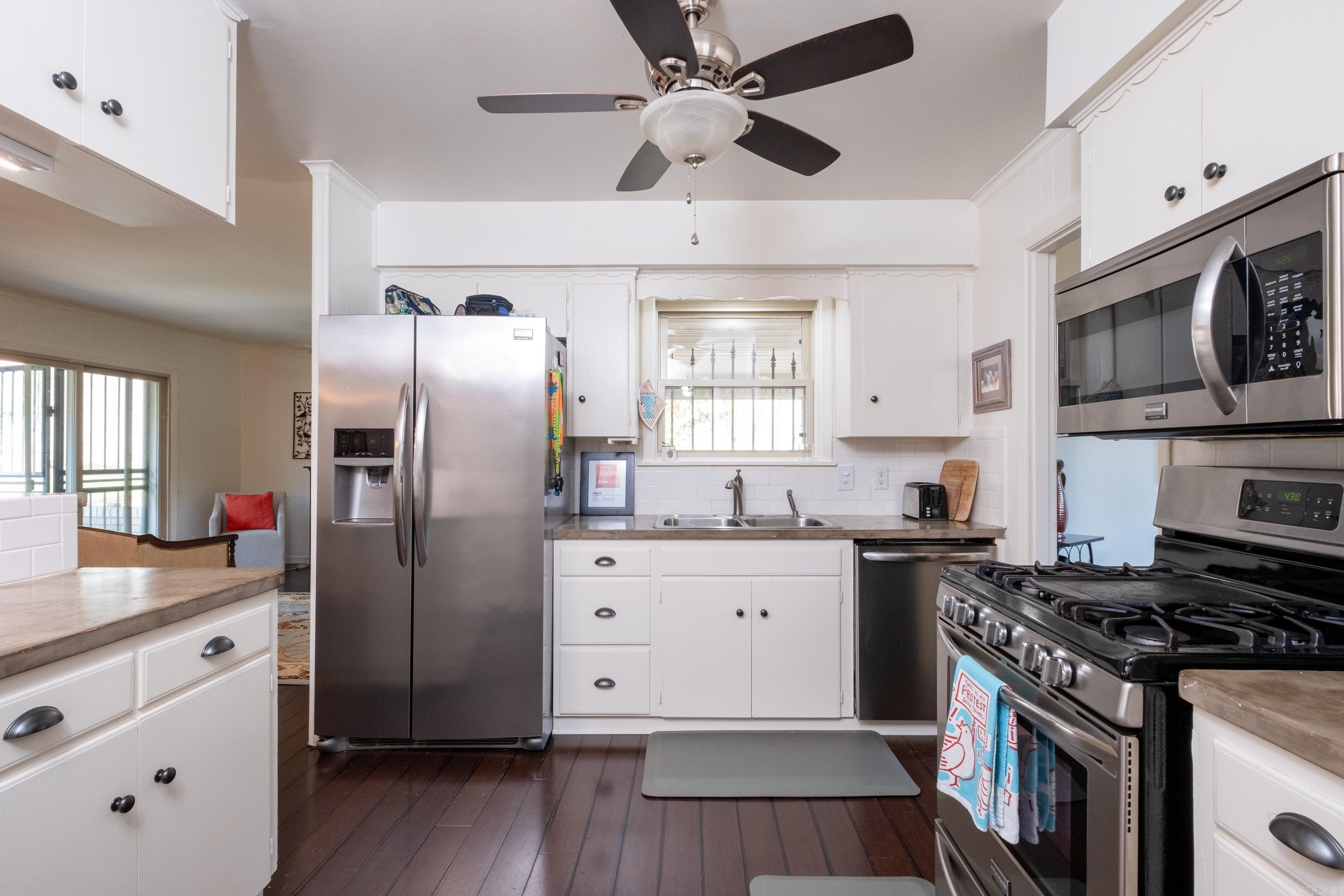 HALL PLAZA - Residential