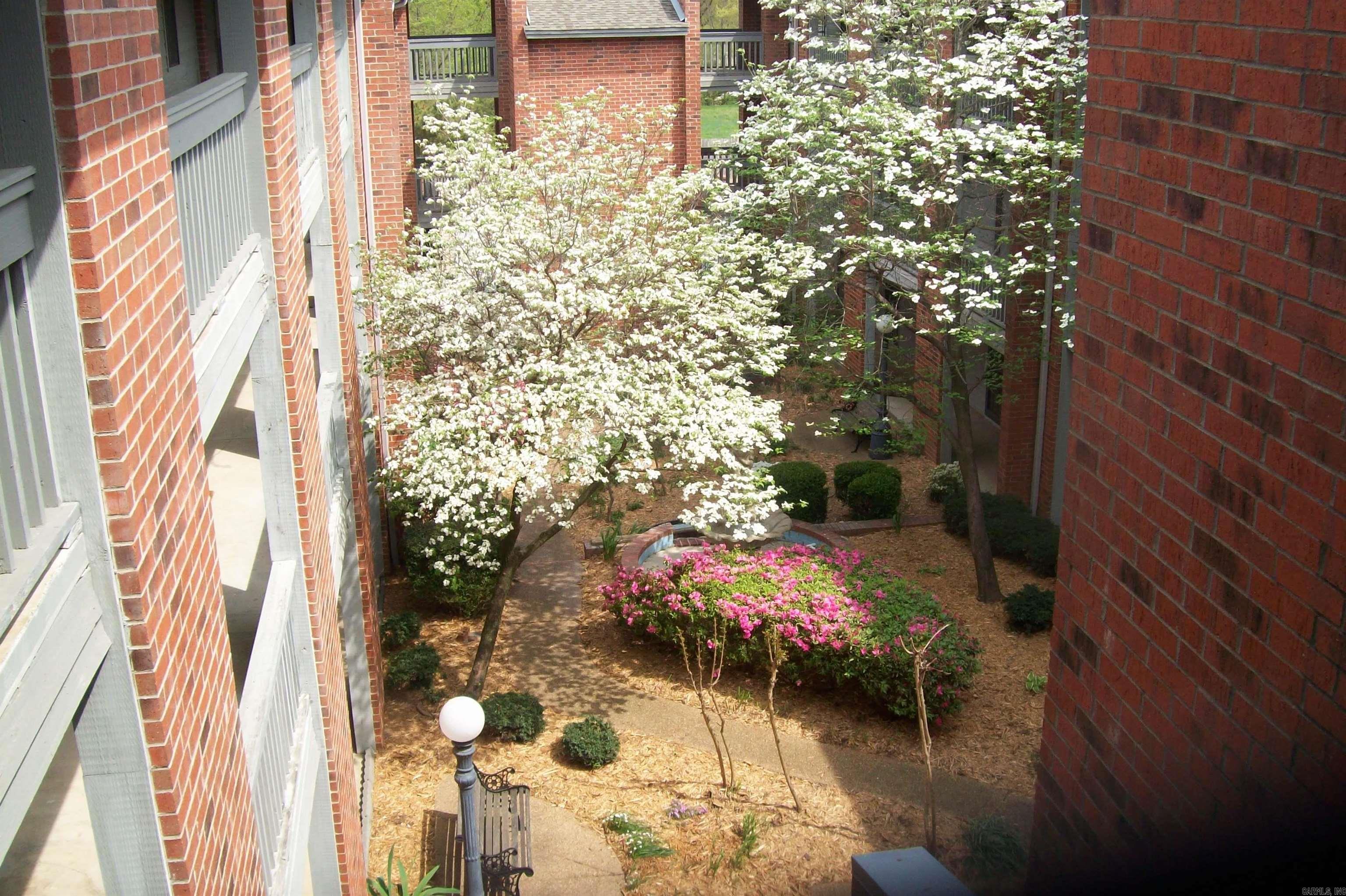A great location close to downtown. Two bedroom/two bath condo on the bottom floor. A gated community with a nice landscaped courtyard and community pool. Freshly painted ceiling walls.