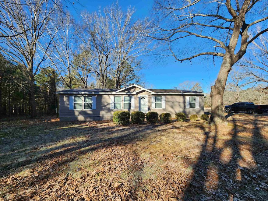 Move-In Ready 2013 model mobile home on a beautiful 2 acre property!