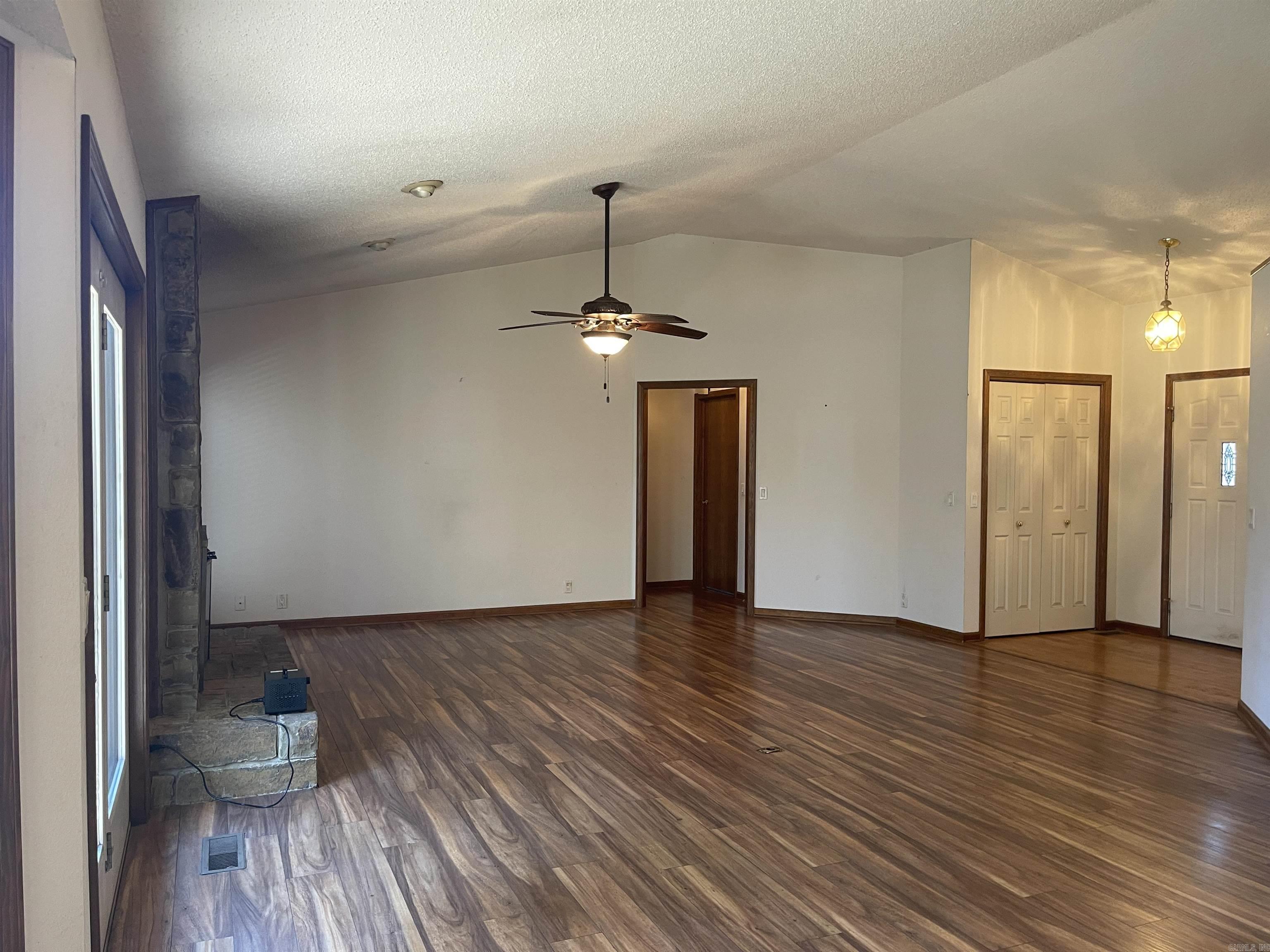 Pintuerero - Residential