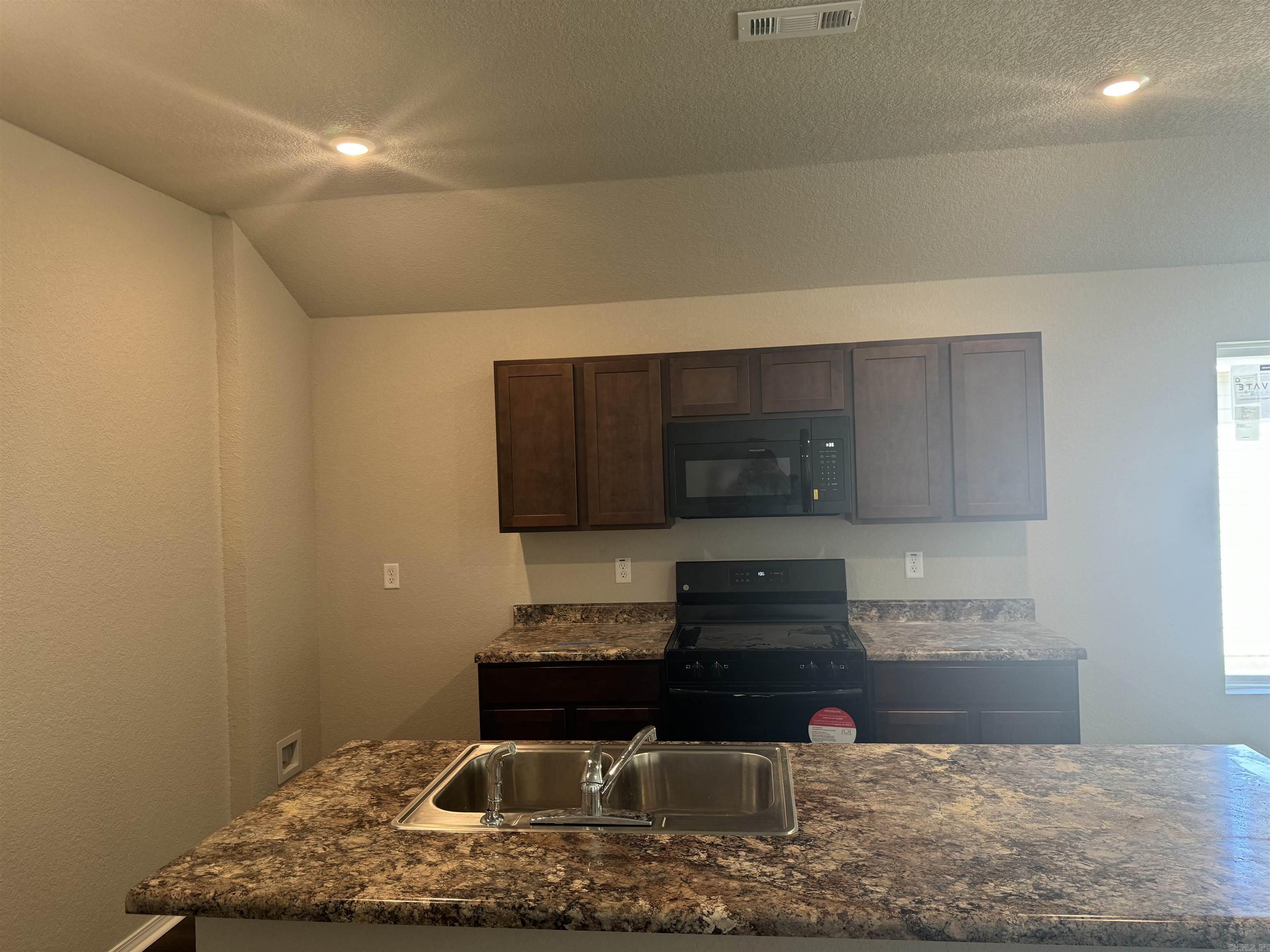 COUNTRY CLUB OF ARK THE - Residential