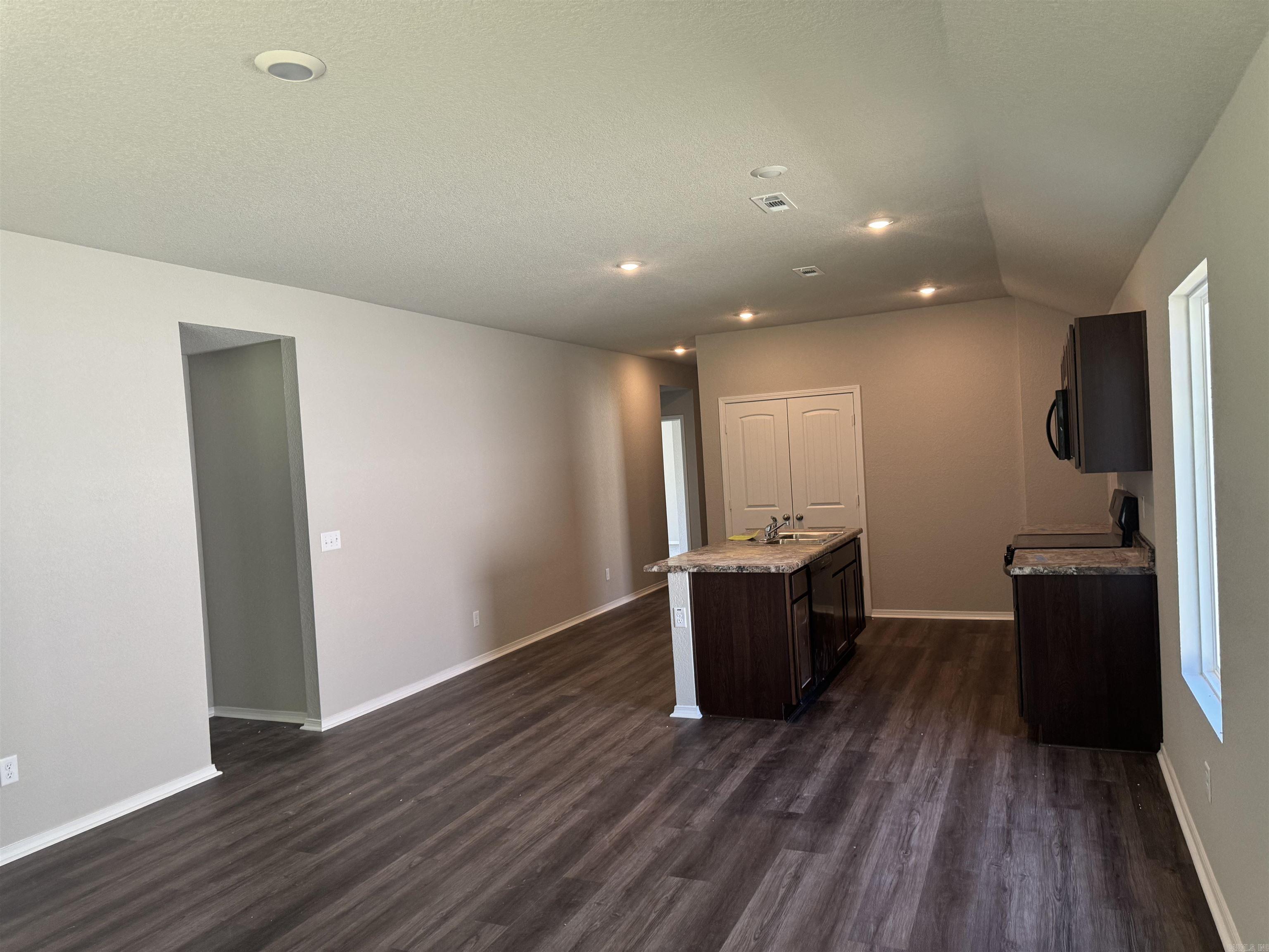 COUNTRY CLUB OF ARK THE - Residential