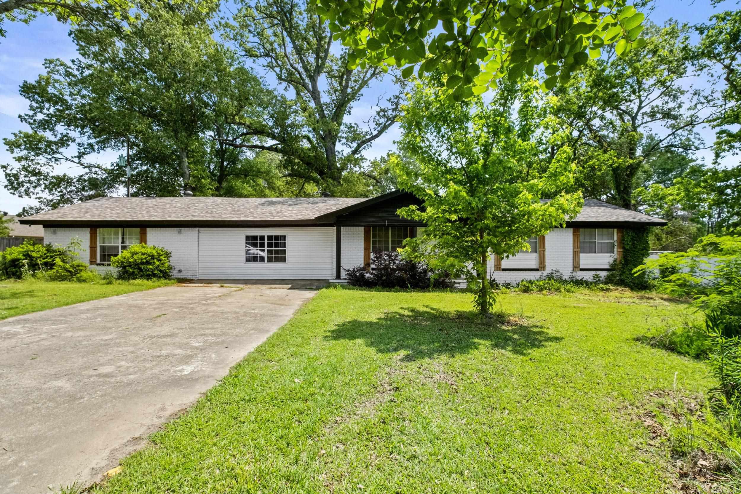 This charming ranch-style home offers 2,249 sqft of spacious living space, featuring four bedrooms and two bathrooms. set on a nearly 1-acre lot (.97 acres), this home is perfect for those seeking both comfort and space. With an open floor plan, the living areas seamlessly flow, creating an ideal setting for entertaining. The home boasts freshly painted walls, new cabinets, and new stainless-steel appliances (2023), along with stunning granite countertops and flooring that bring a modern touch throughout. Enjoy peace of mind with a new HVAC system and roof, both replaced in 2023. Spacious bedrooms and a generously sized laundry room add to the home's appeal, while the fully fenced backyard provides privacy and ample room for outdoor activities. Located in a quiet neighborhood, this home is move in ready and waiting for you to make it your own!