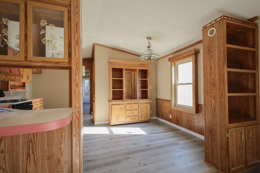 ROLLING MEADOWS MOBILE HOME PARK - Residential