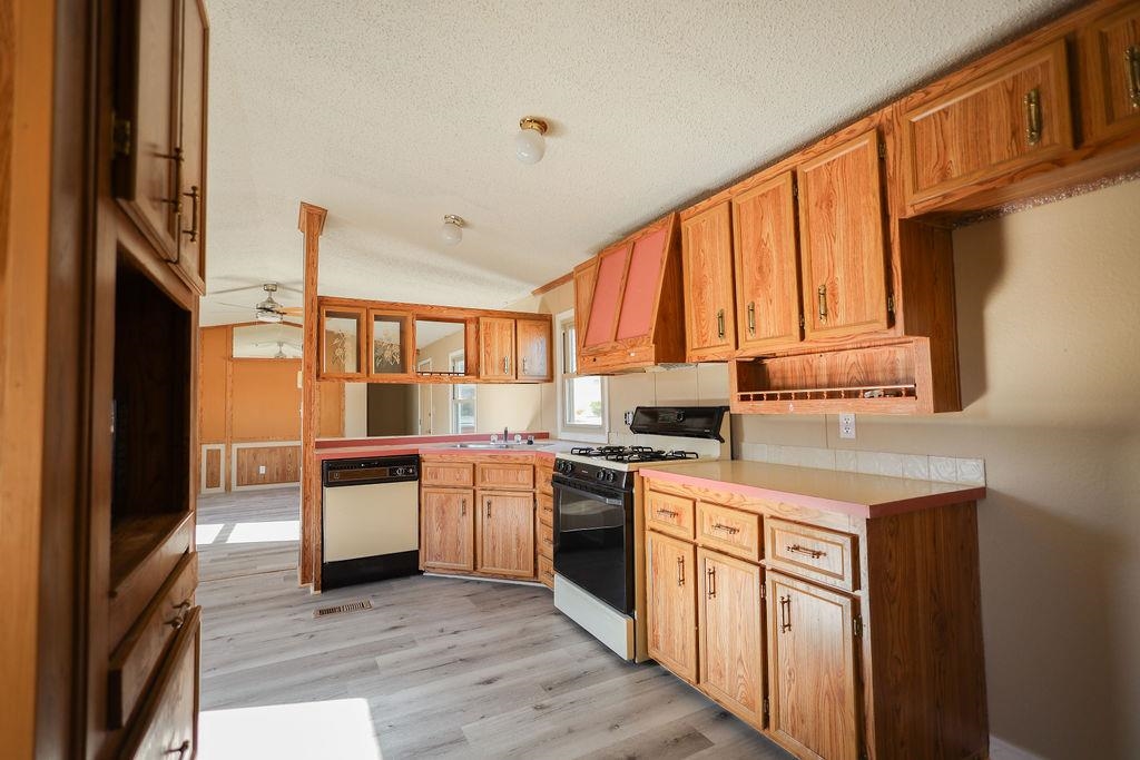 ROLLING MEADOWS MOBILE HOME PARK - Residential