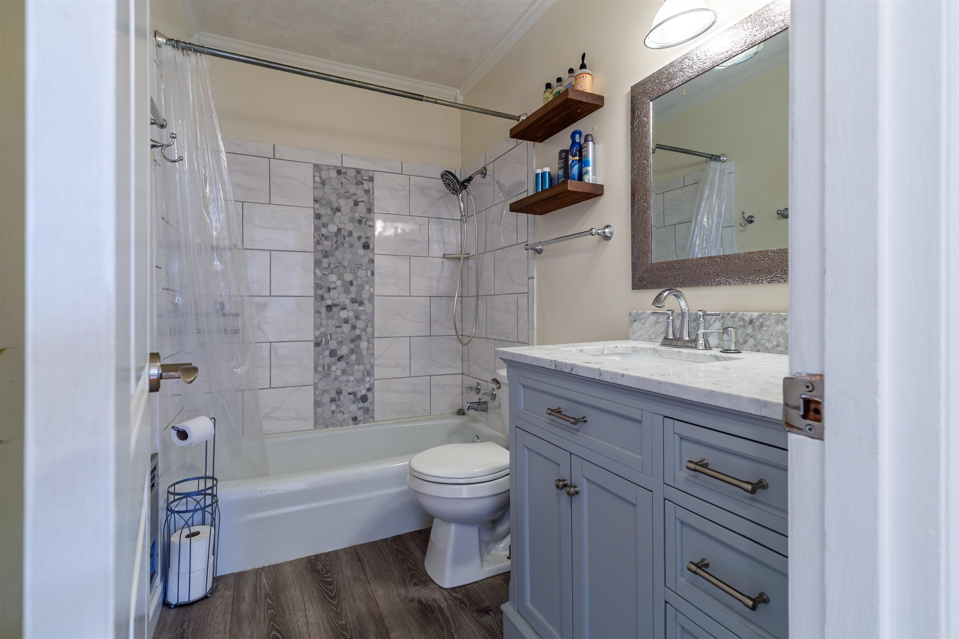 TWIN LAKES - Residential