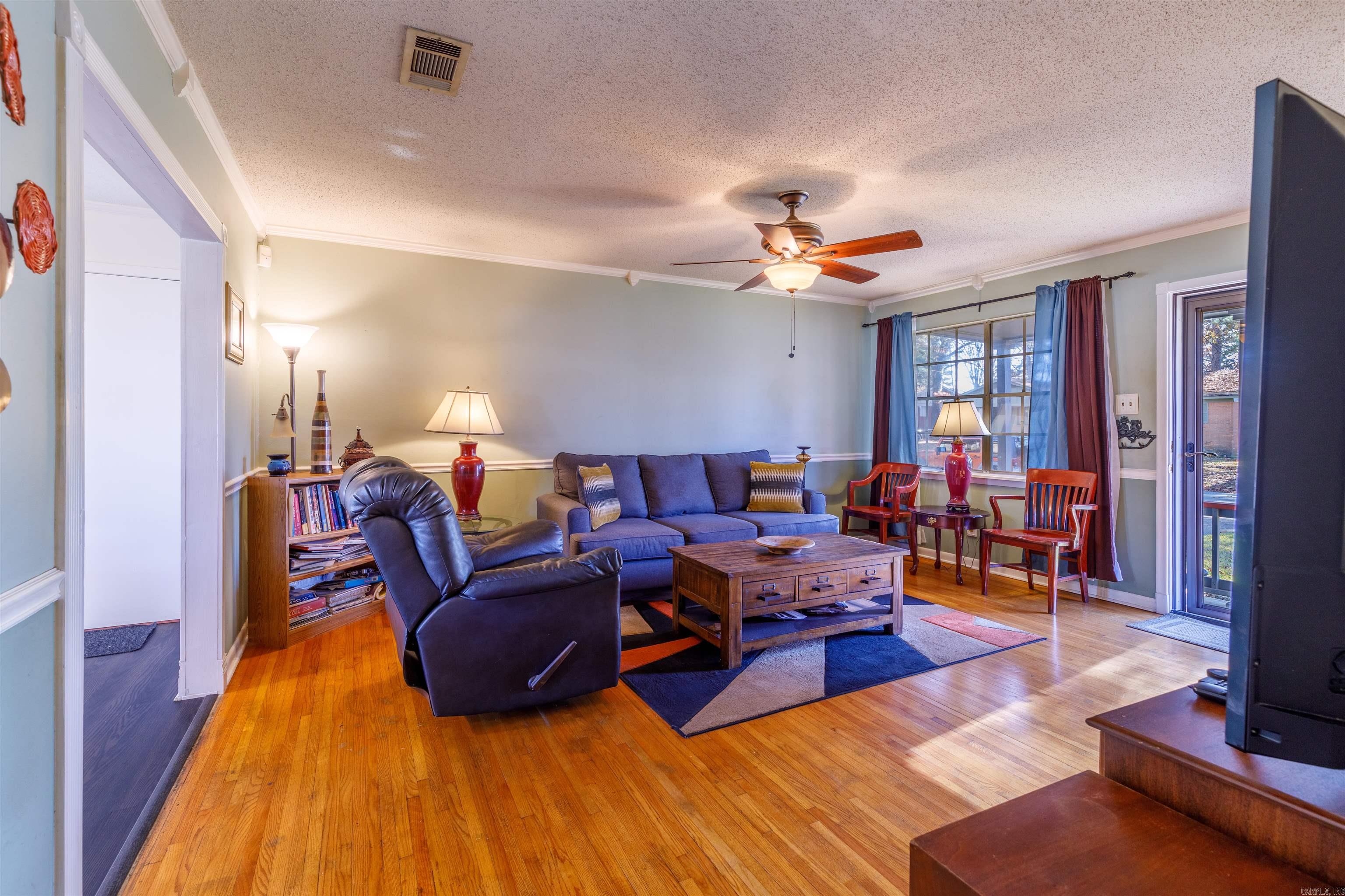 TWIN LAKES - Residential