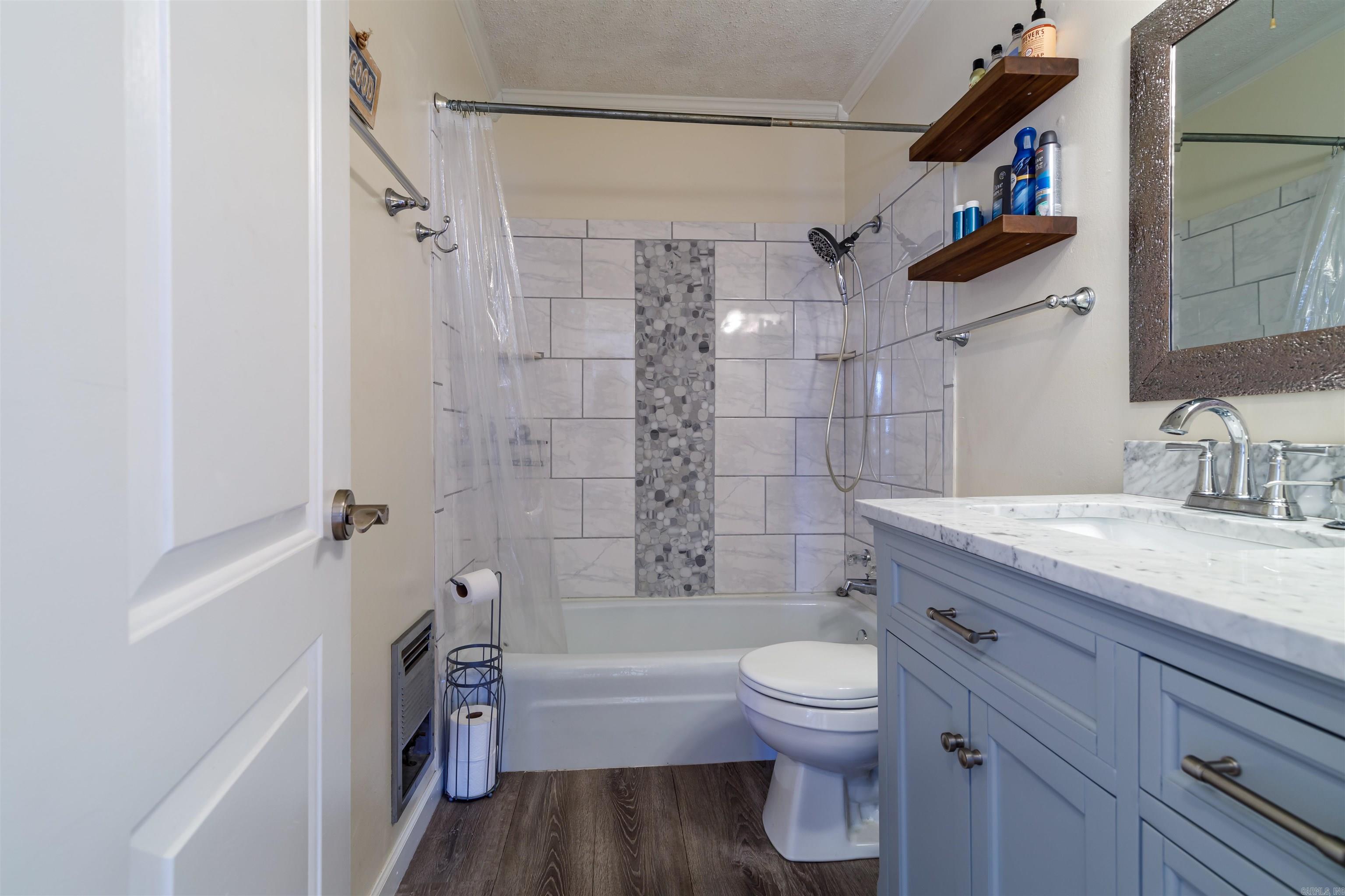 TWIN LAKES - Residential