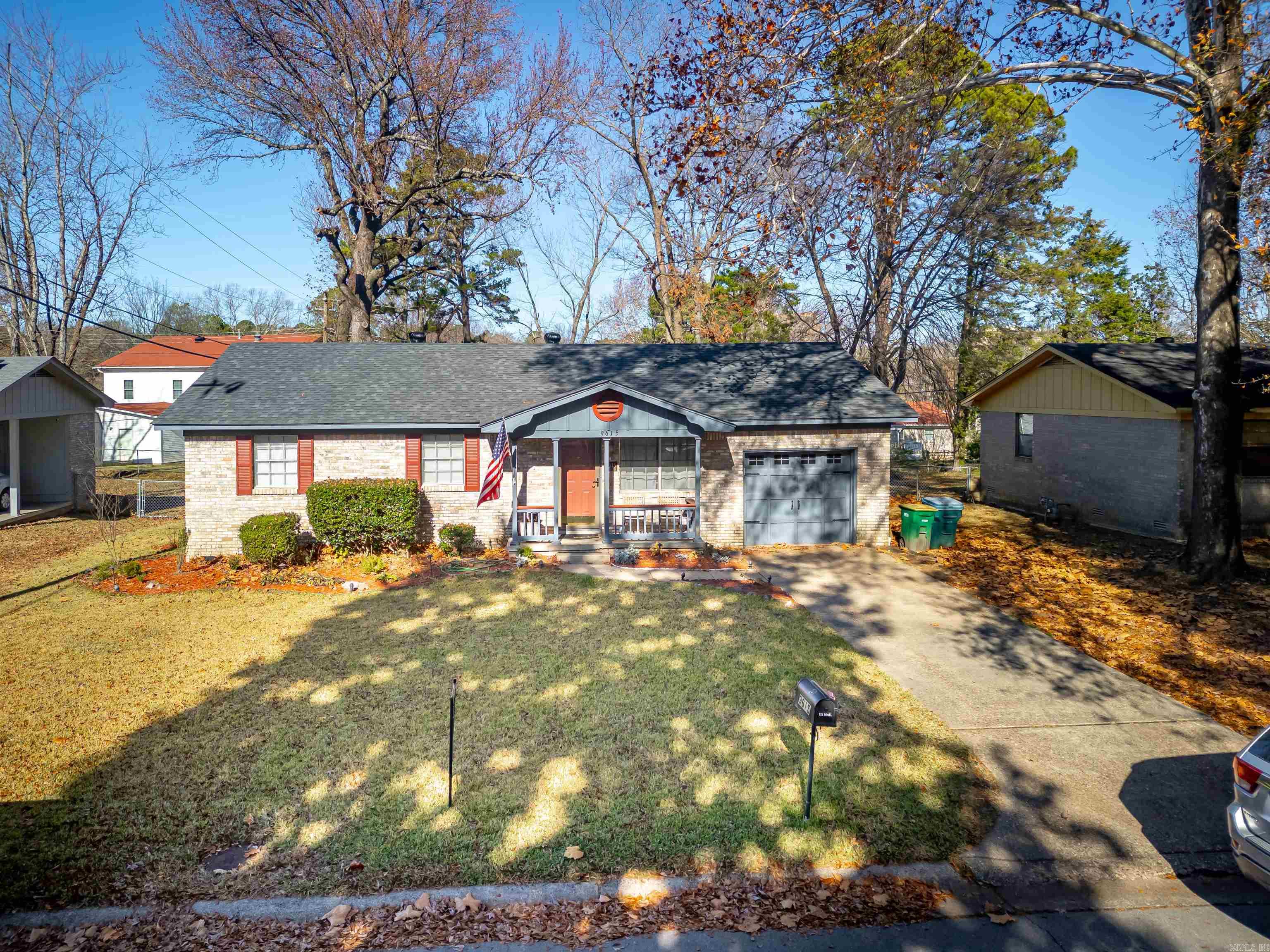 TWIN LAKES - Residential