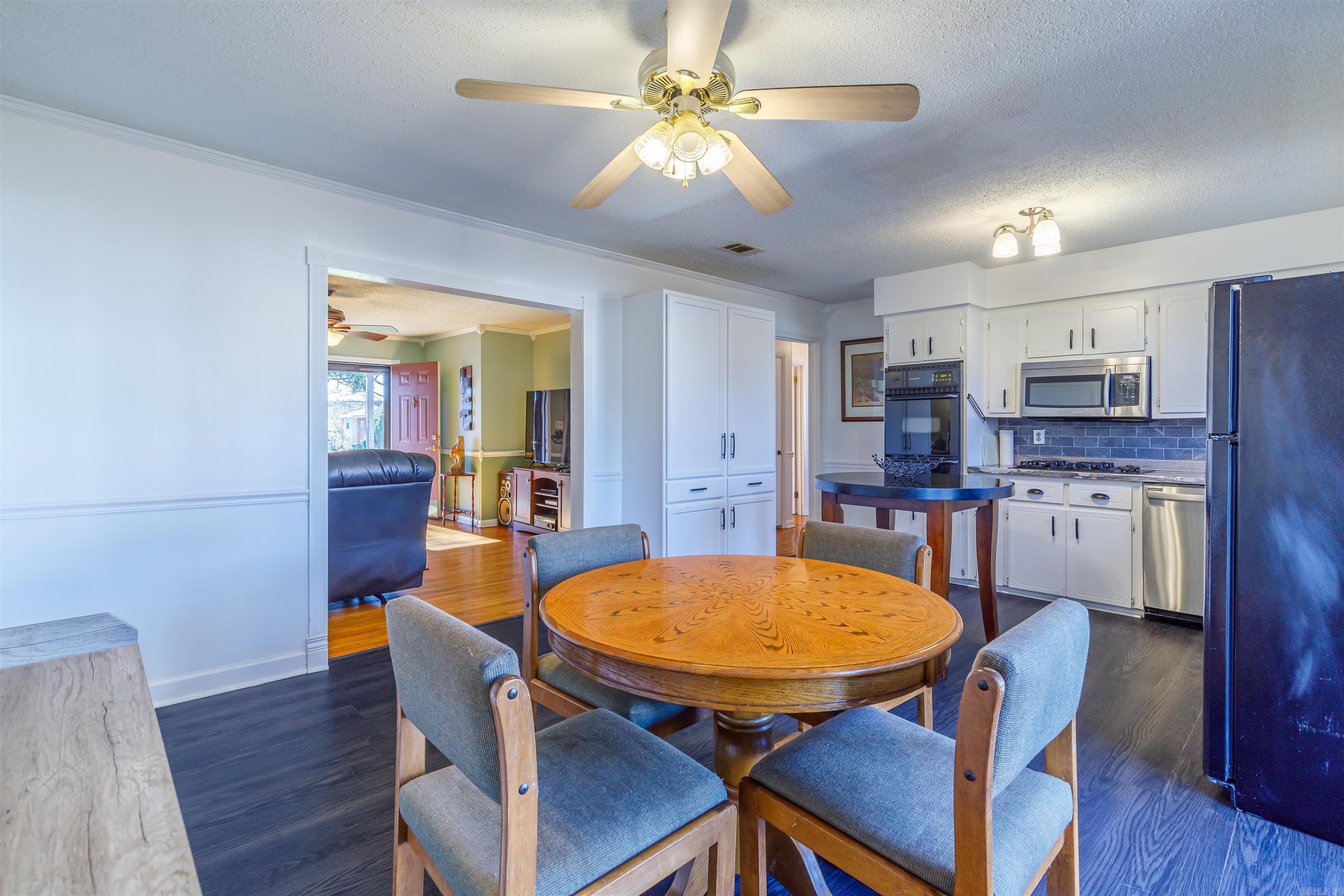 TWIN LAKES - Residential