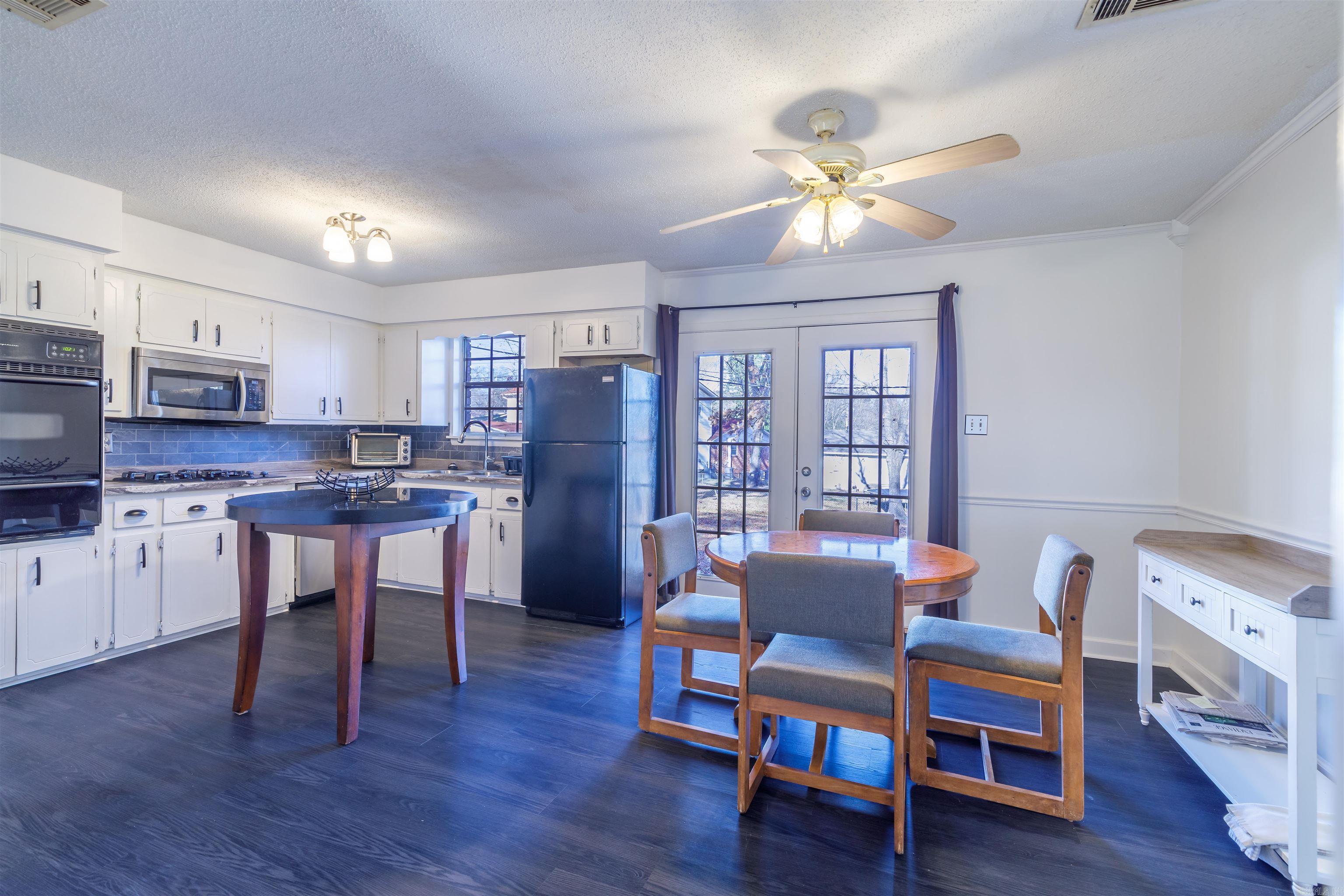 TWIN LAKES - Residential