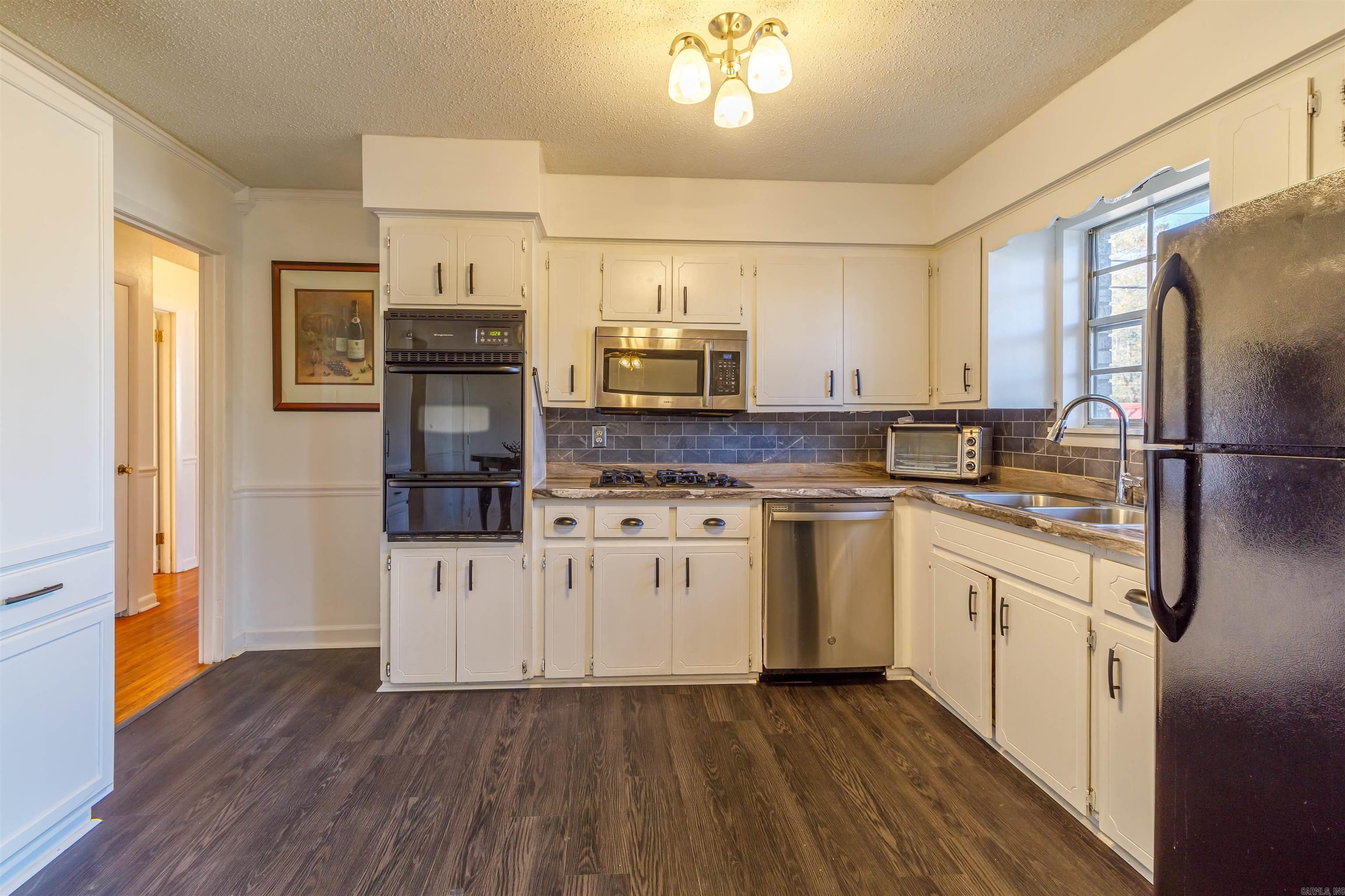 TWIN LAKES - Residential