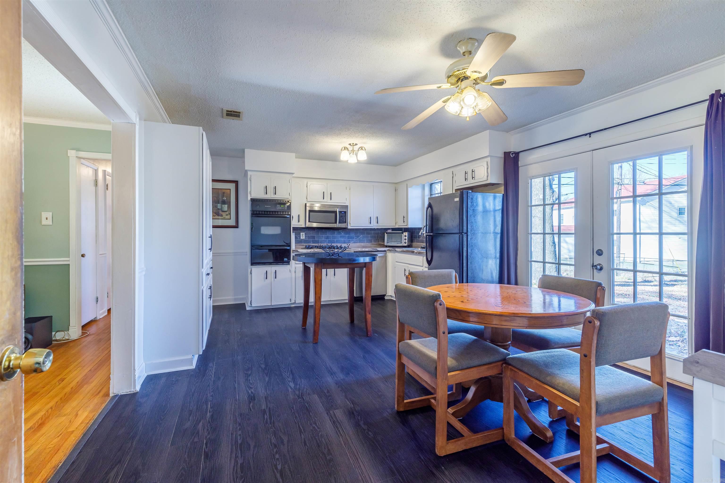 TWIN LAKES - Residential