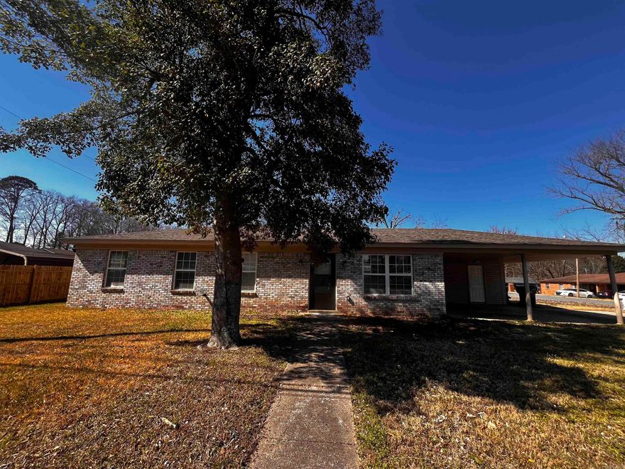 Well maintained 3 bed 2 bath home on a great level lot! New laminate flooring, new HVAC system, and water heater in the last 2 years. Washing machine stays with home. Fenced in backyard! Great for first time home buyers or investors. Just minutes from freeway access. See agent remarks.