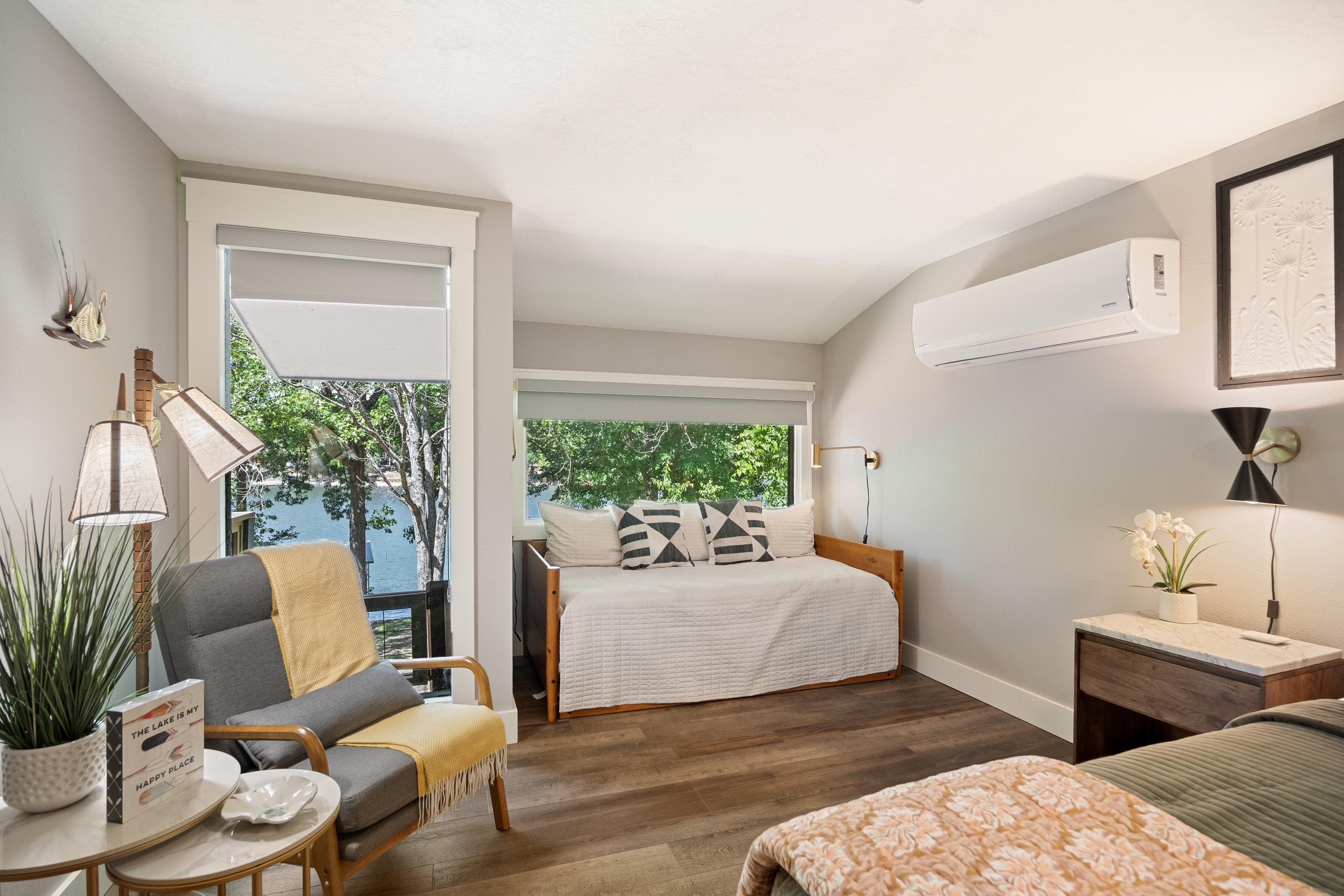 THUNDERBIRD - Residential