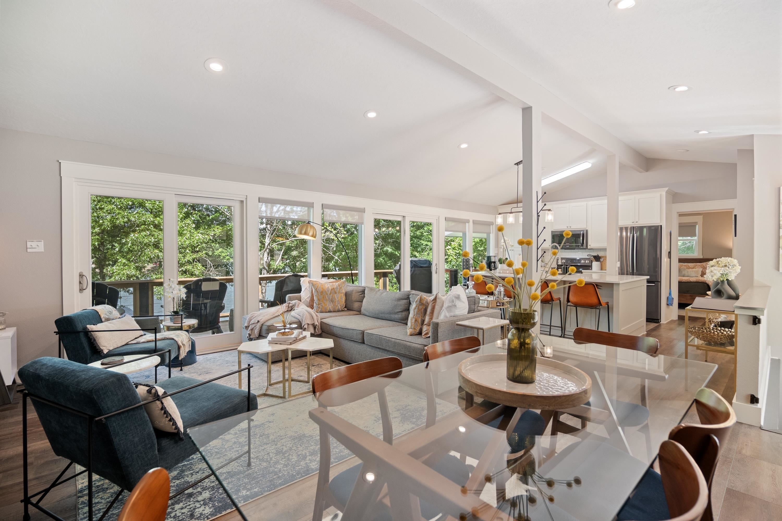 THUNDERBIRD - Residential
