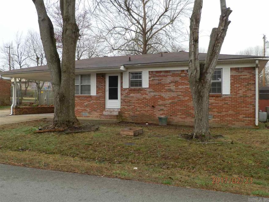 Nice brick home close to schools. The kitchen opens to the dining area. A sunroom is located off the dining area. Interested persons must apply with Property Manager.