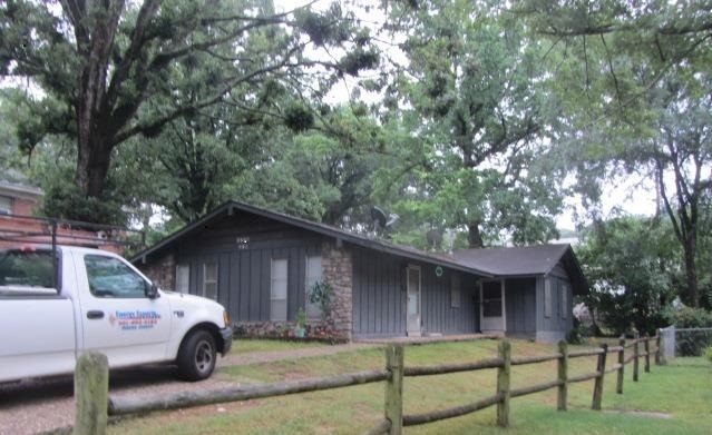 2 bed, 1 bath in each unit. Month to month tenant, 1 part of levy investment package
