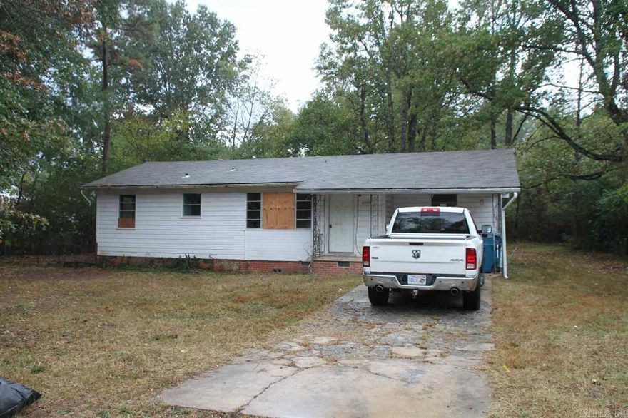 No Disclosure-to be sold AS IS.  Fixer upper on large lot.  Call office for lock box code.  Agents see agent remarks for required and additional information.   Unless "as is" is checked on contract, insert "buyer to be responsible for turning on any utilities for inspection or appraisal", into sec 30 of contract.