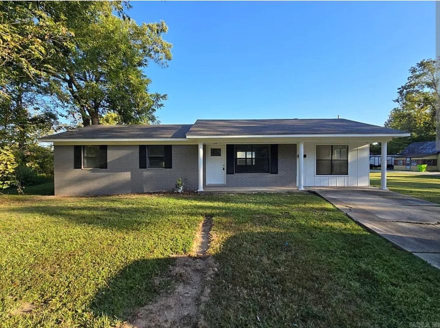 This home is a must see, featuring 4 bedrooms and 1 bathroom, it's Perfect for a Family or Roommates.