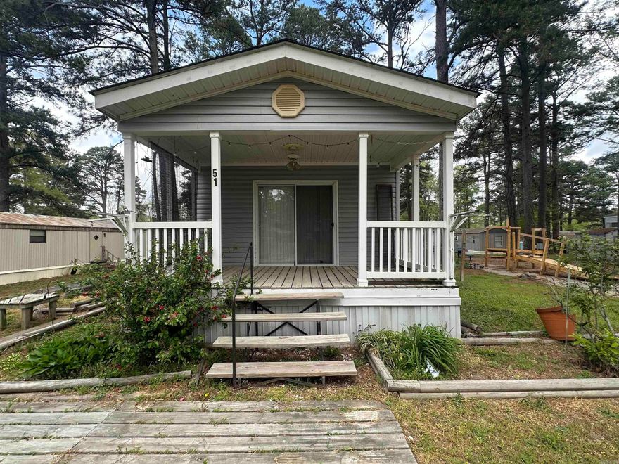 Super nice mobile home in great shape home is only for sale. purchaser will be required to fill out an application for lot rent with cool springs mhp.