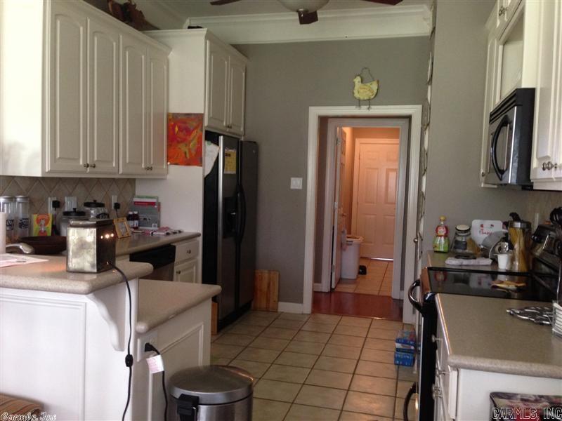 COUNTRY CLUB OF ARK THE - Residential Lease