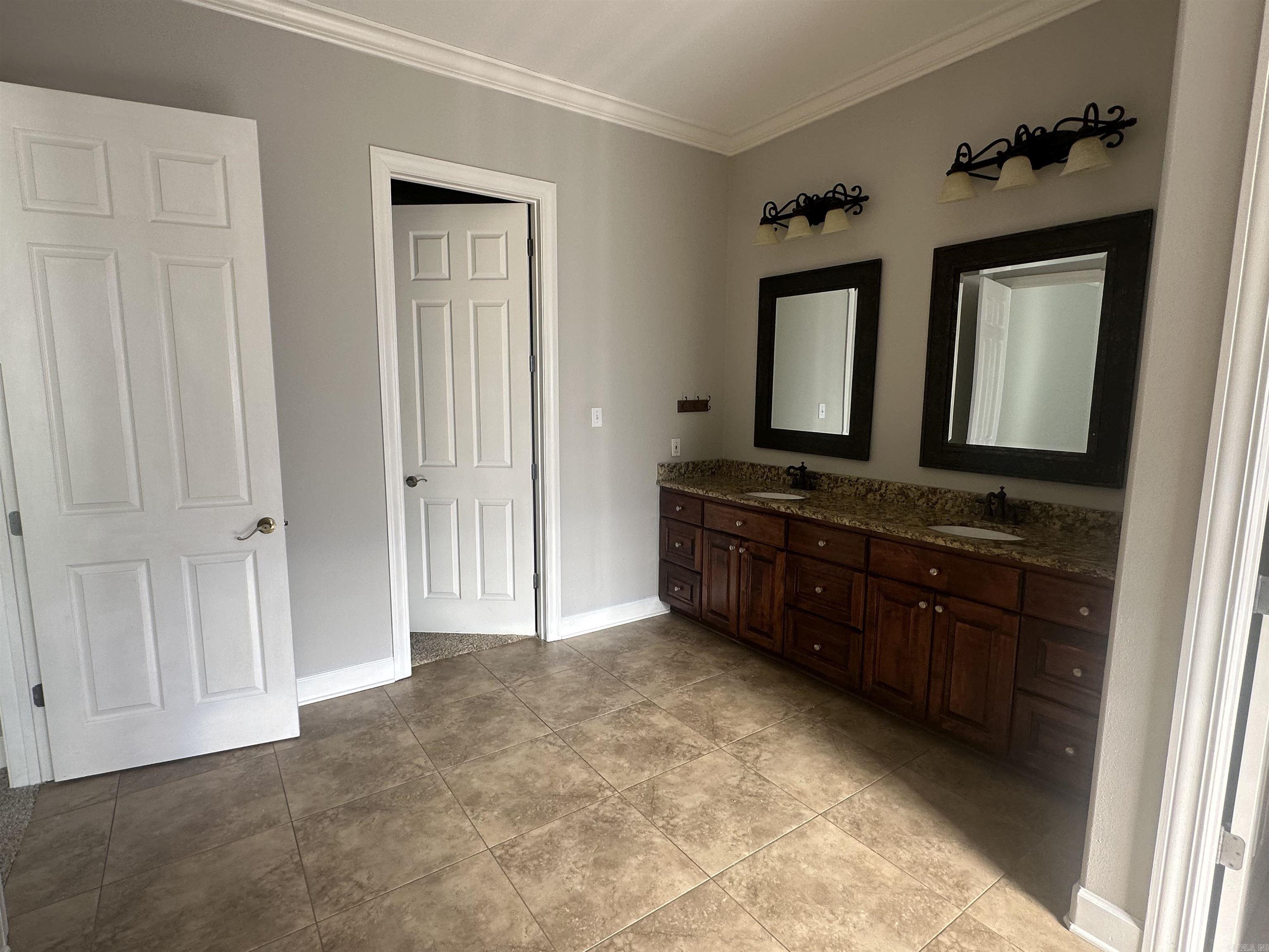 GREYSTONE MANOR - Residential