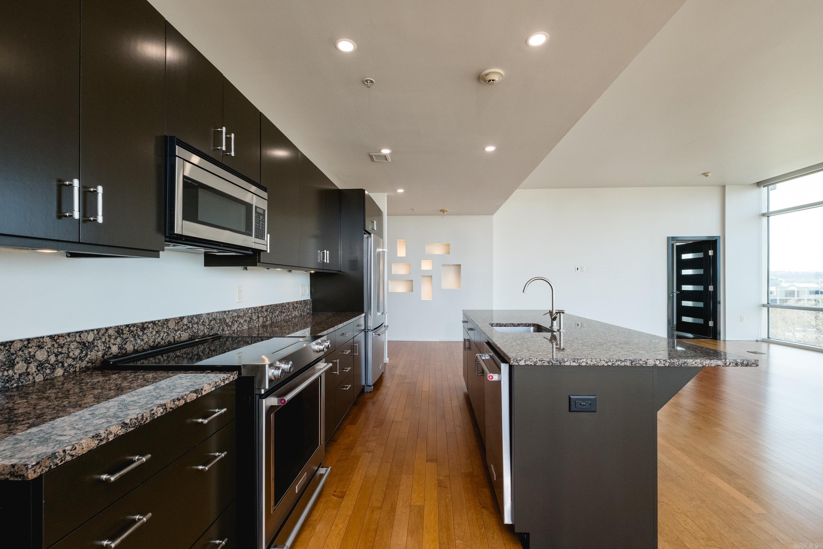 300 THIRD HPR - Residential