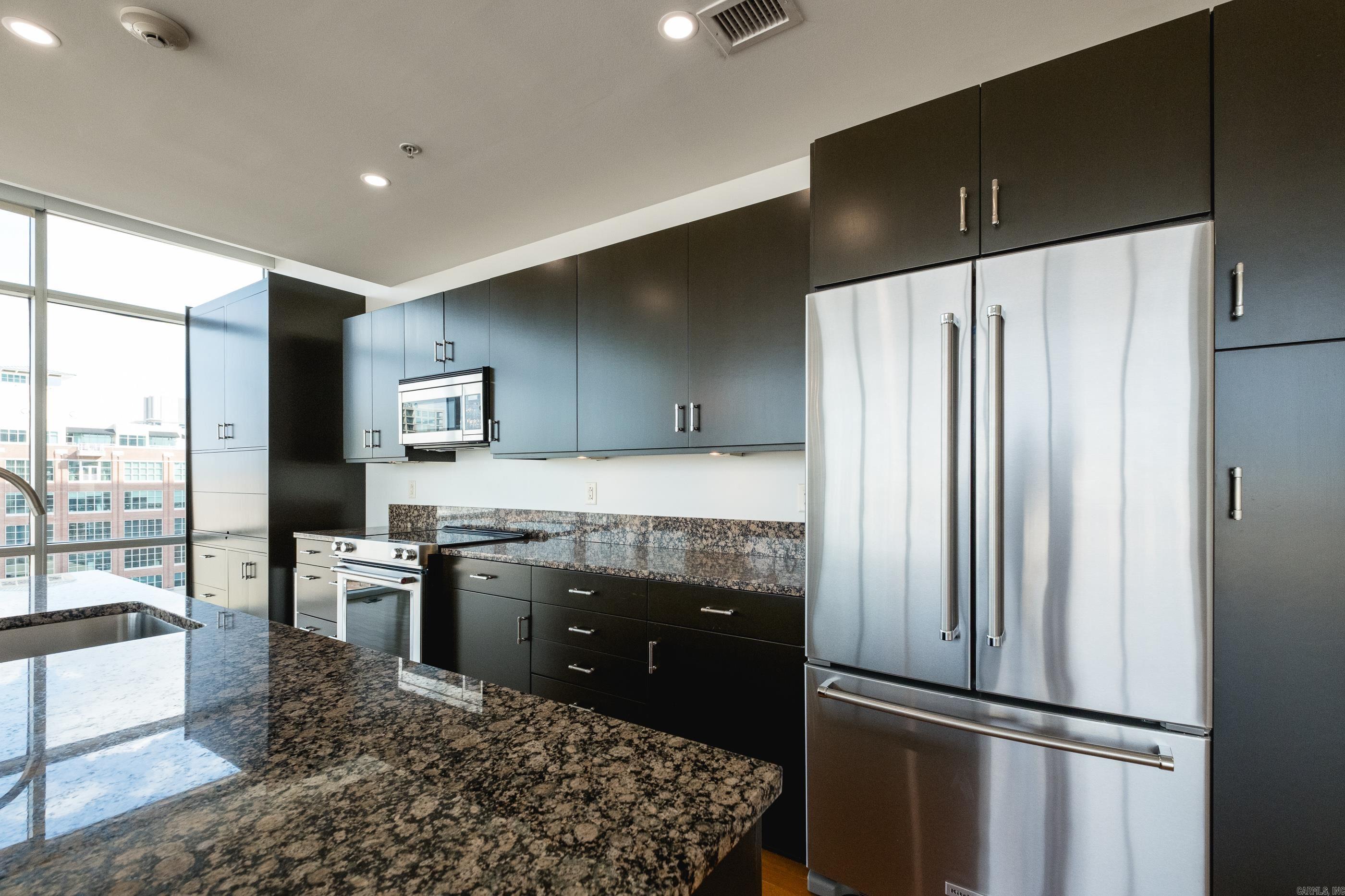 300 THIRD HPR - Residential