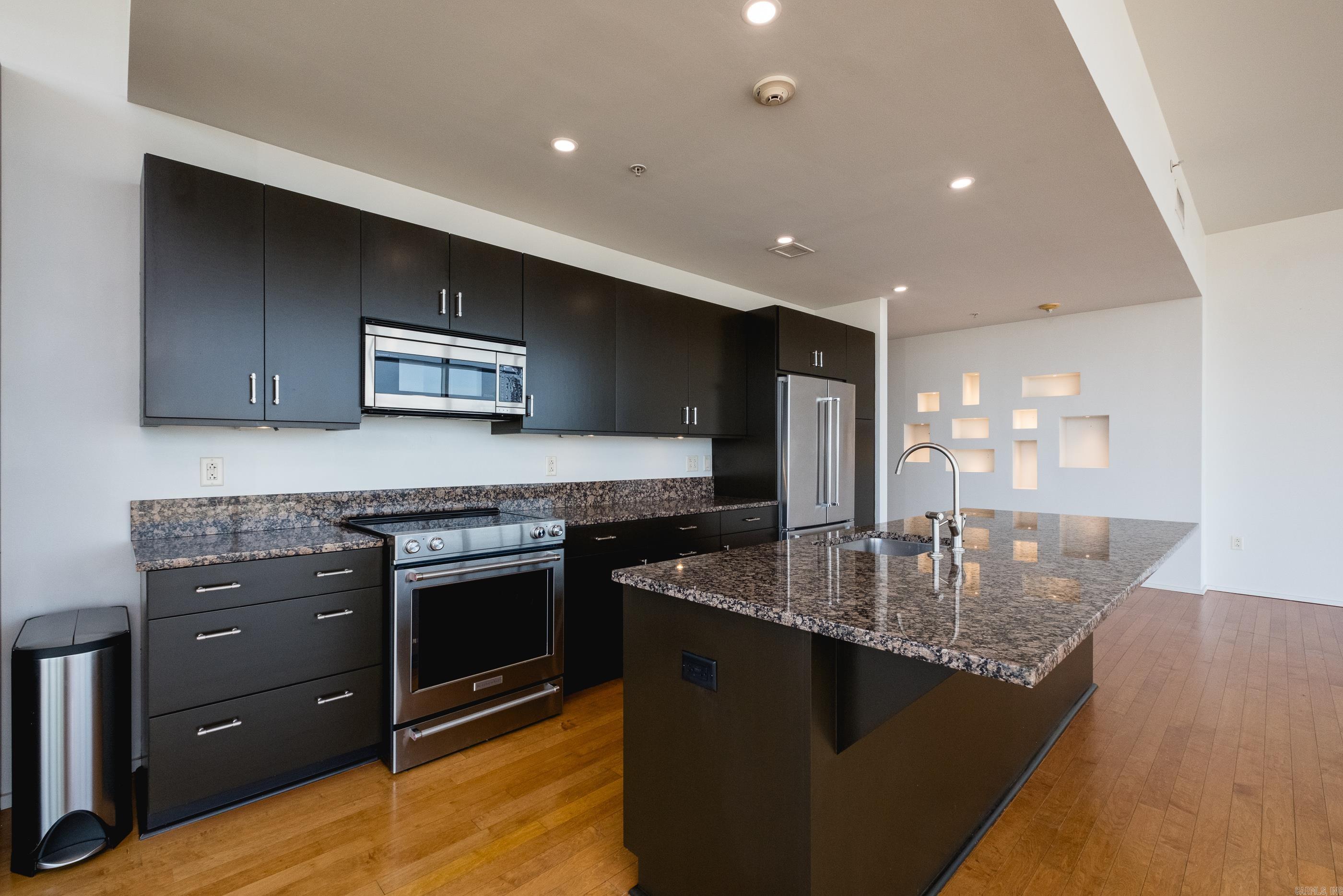 300 THIRD HPR - Residential