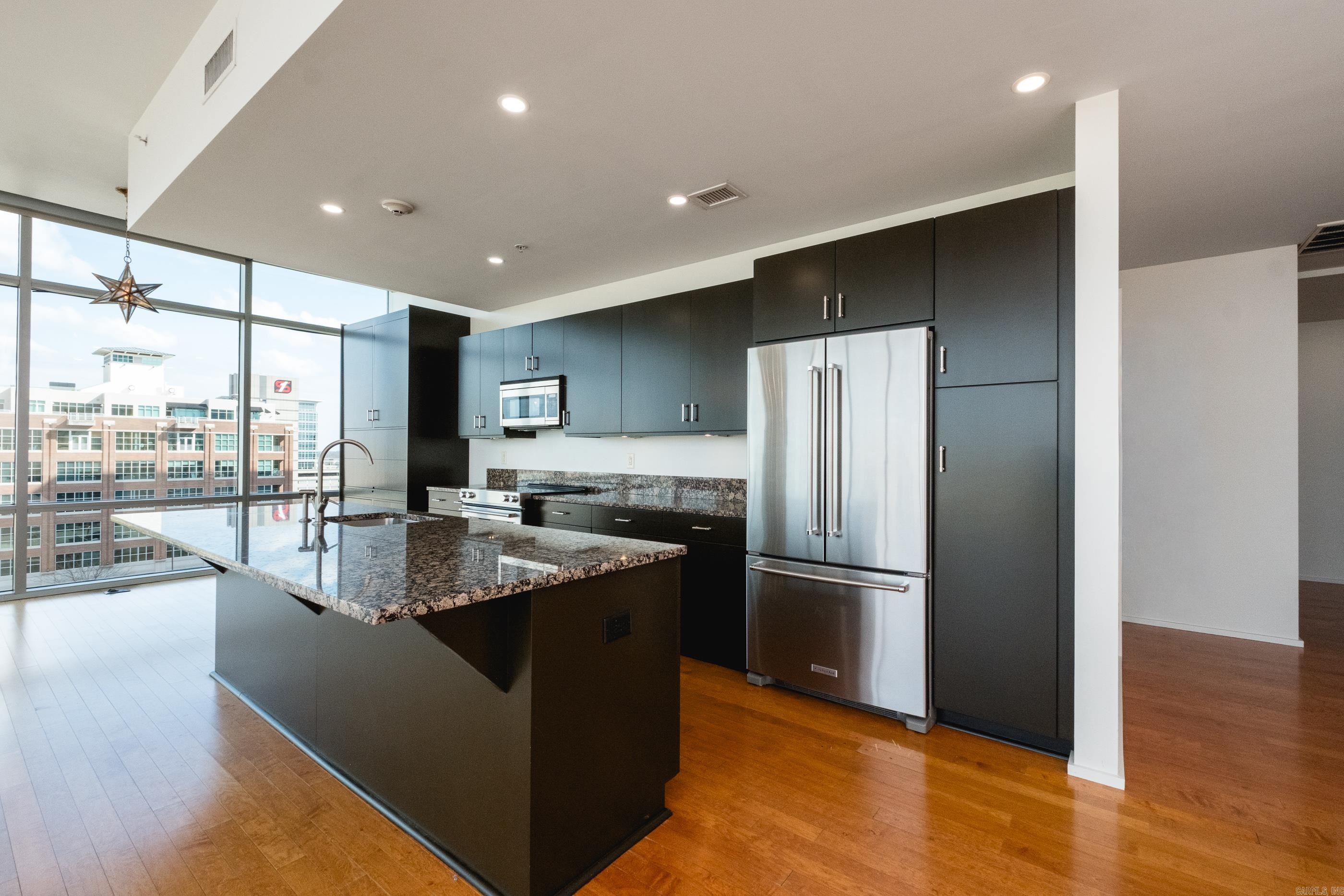 300 THIRD HPR - Residential