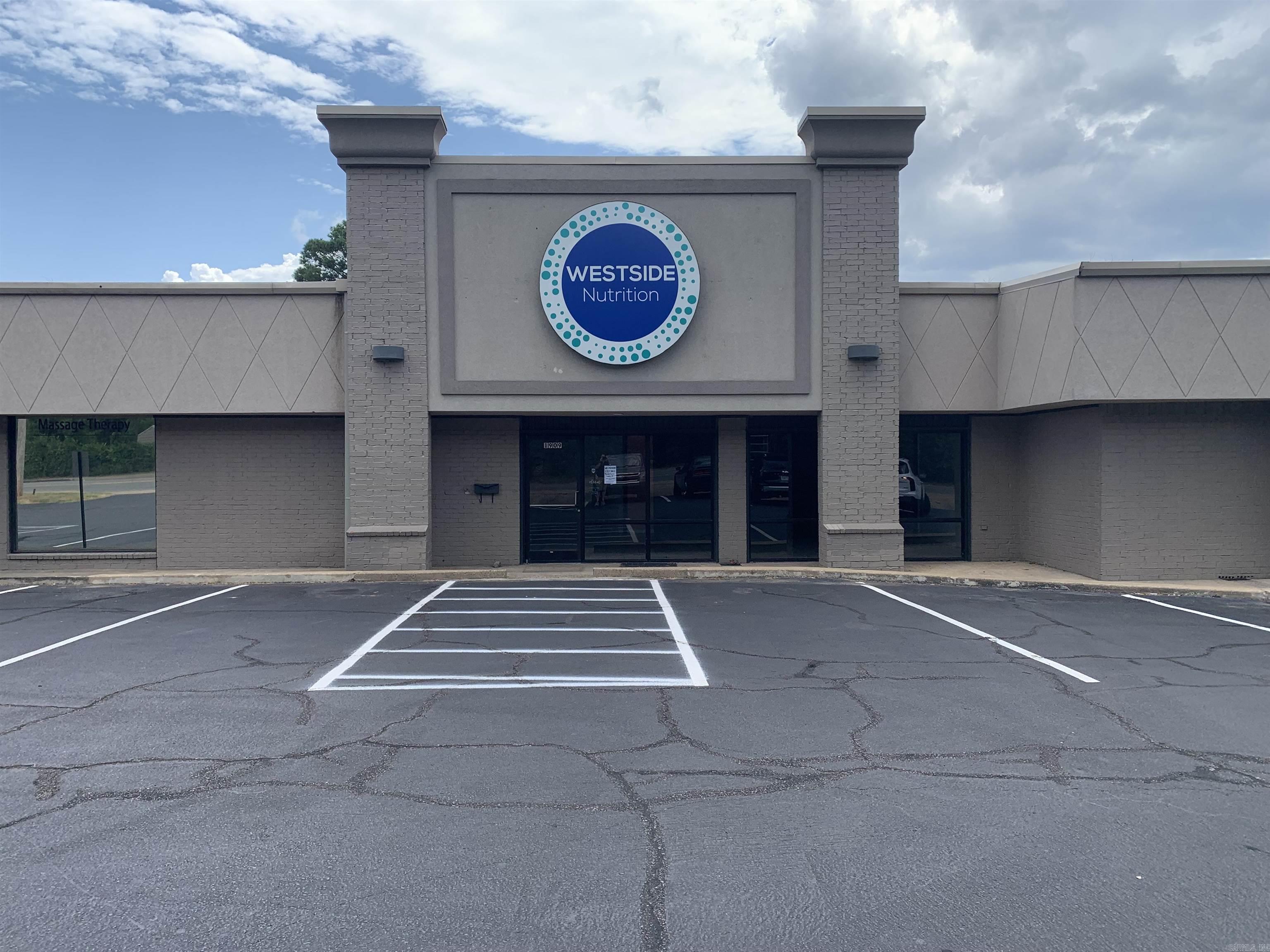 Suite 1909 on Beebe Capps Expwy provides 1,300 square feet of space suitable for retail or business use in Searcy's west side. Surrounded with residential homes and restaurants, this suite will not last long. For more information or to schedule a showing, contact Aaron Little at 870-731-7026.